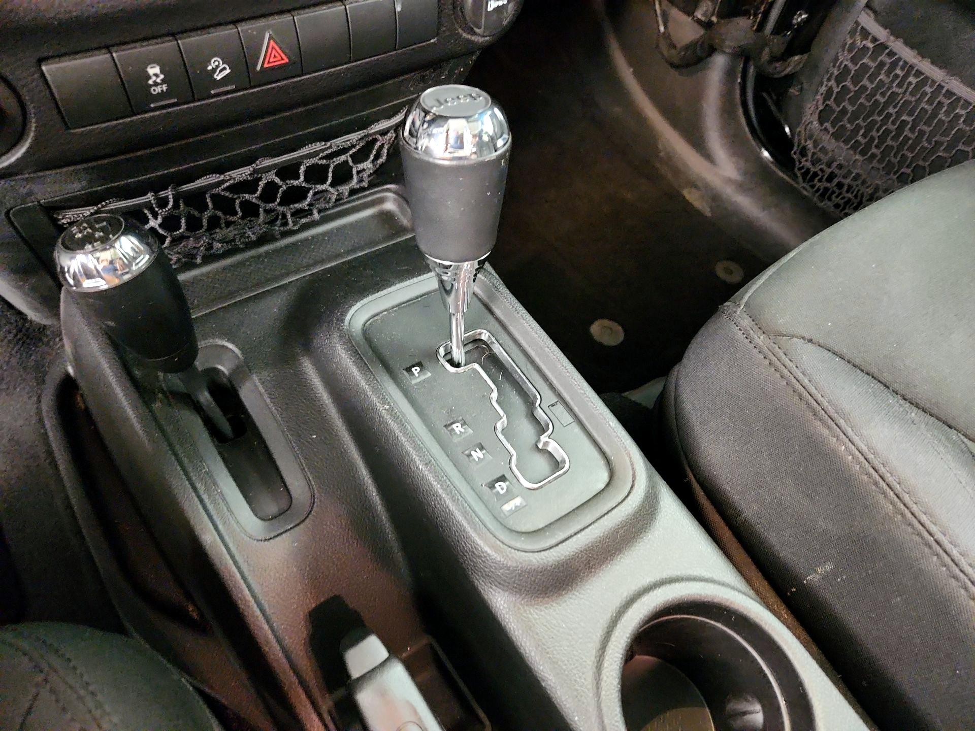 Thumbnail: 2015 Jeep Wrangler - 15