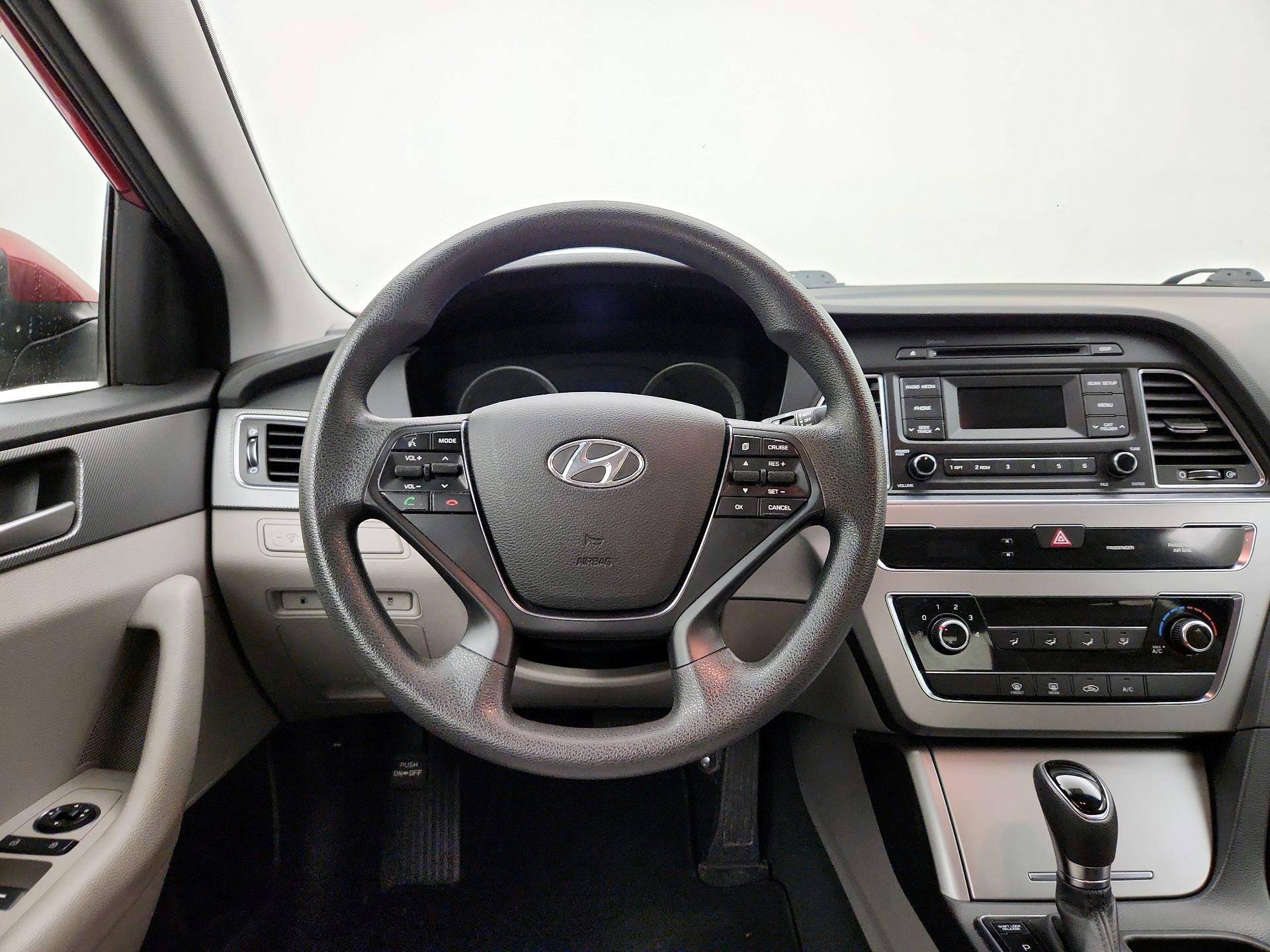 Thumbnail: 2015 Hyundai Sonata - 10