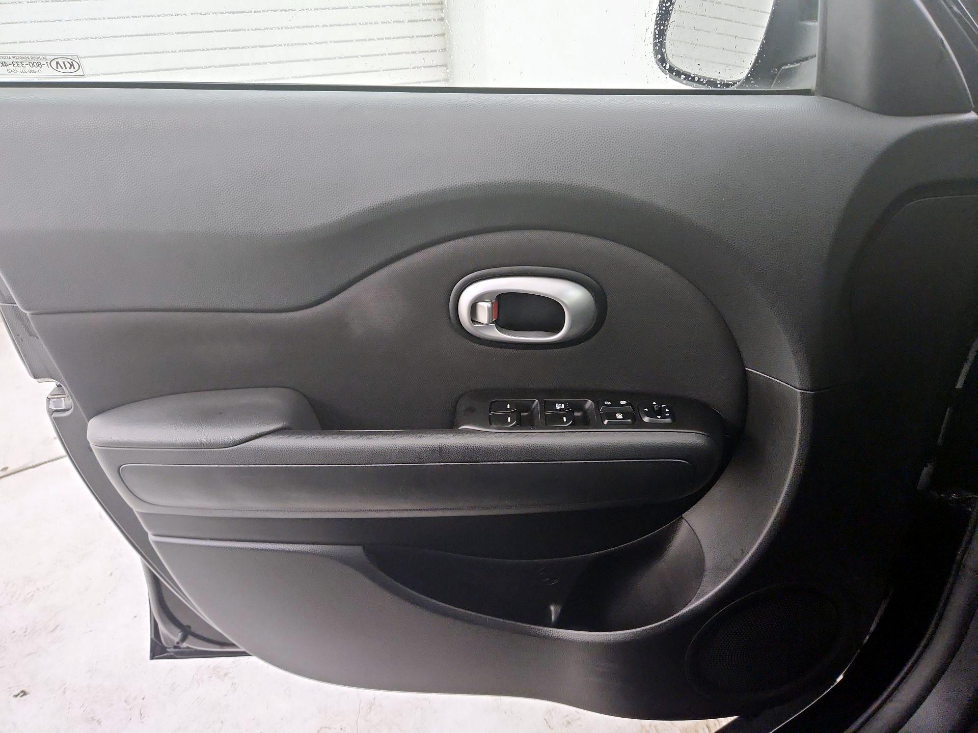 Thumbnail: 2015 Kia Soul - 12