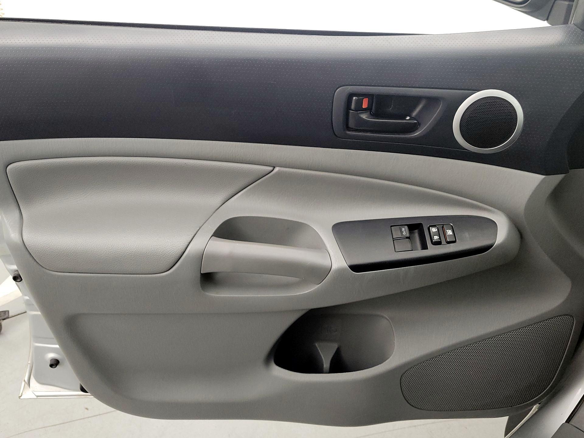 Thumbnail: 2013 Toyota Tacoma - 12