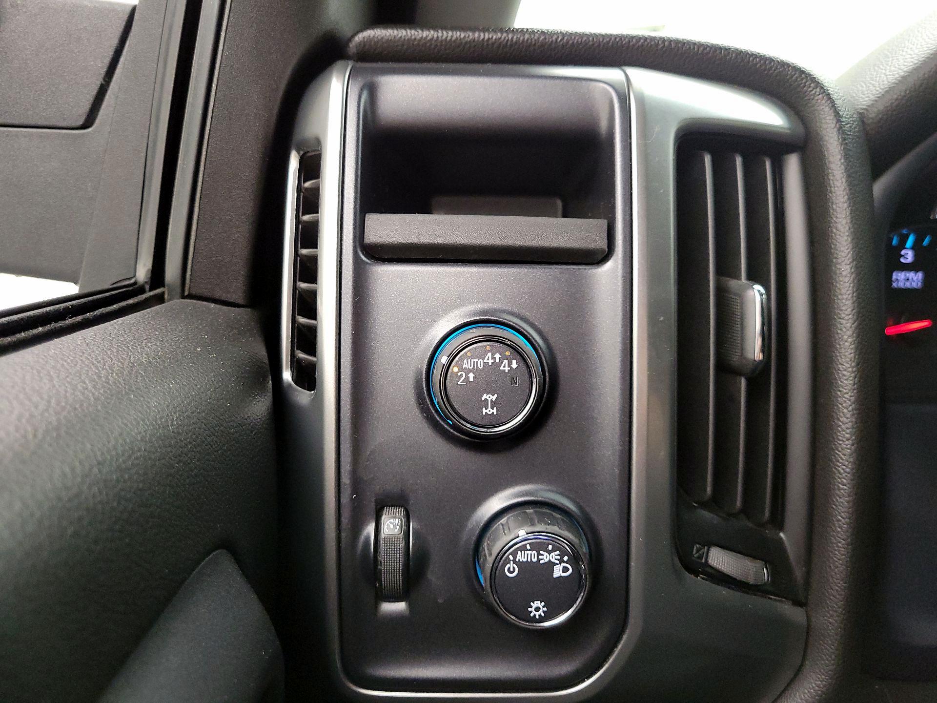 Thumbnail: 2018 Chevrolet Silverado 1500 - 13