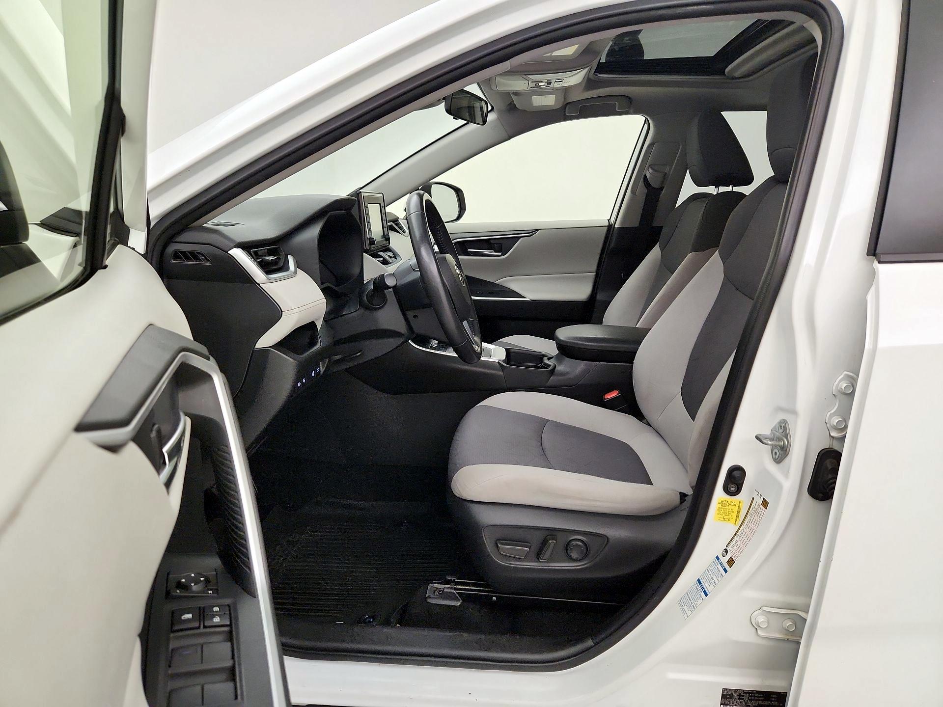 Thumbnail: 2021 Toyota RAV4 - 11