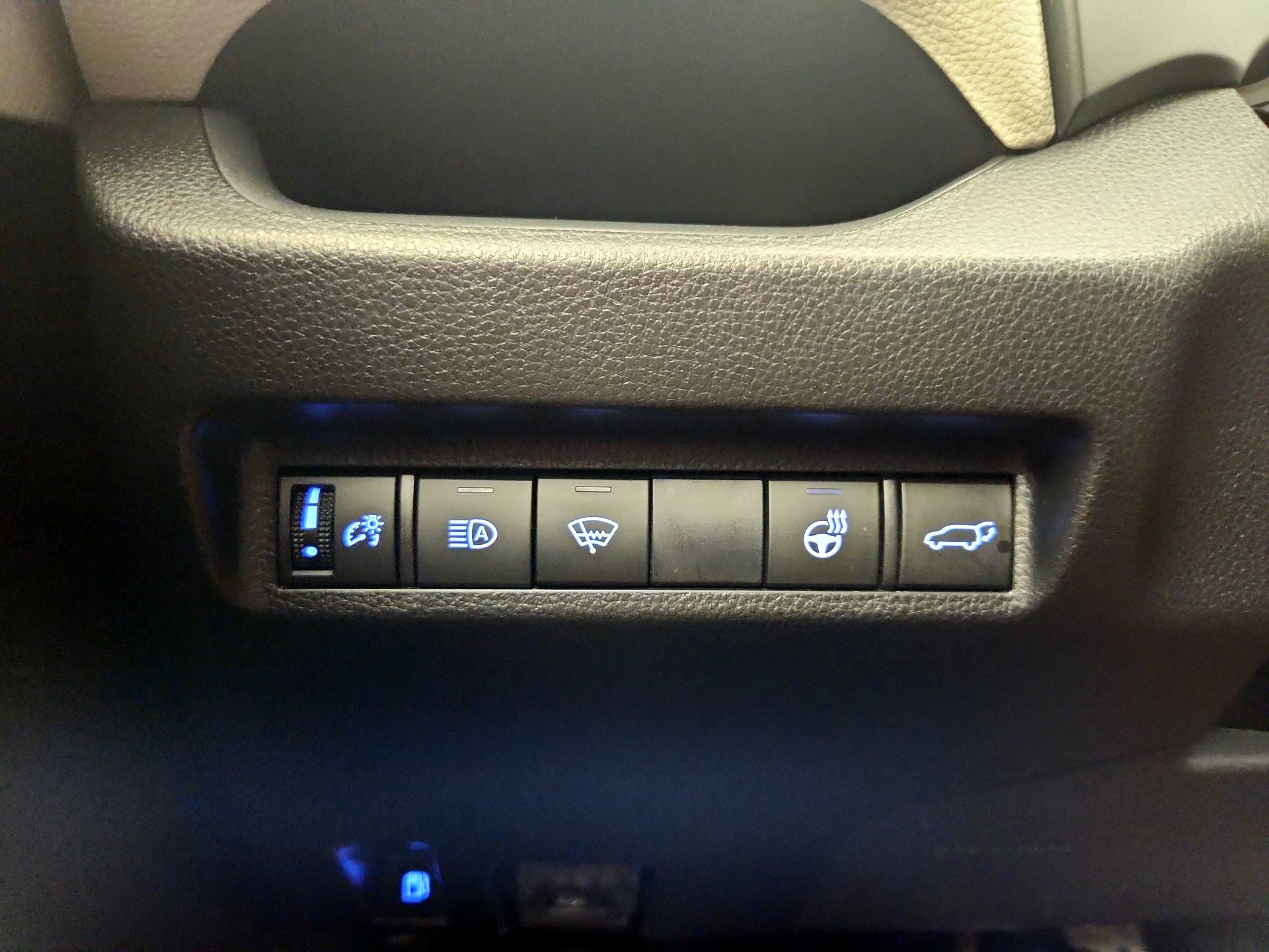 Thumbnail: 2021 Toyota RAV4 - 13