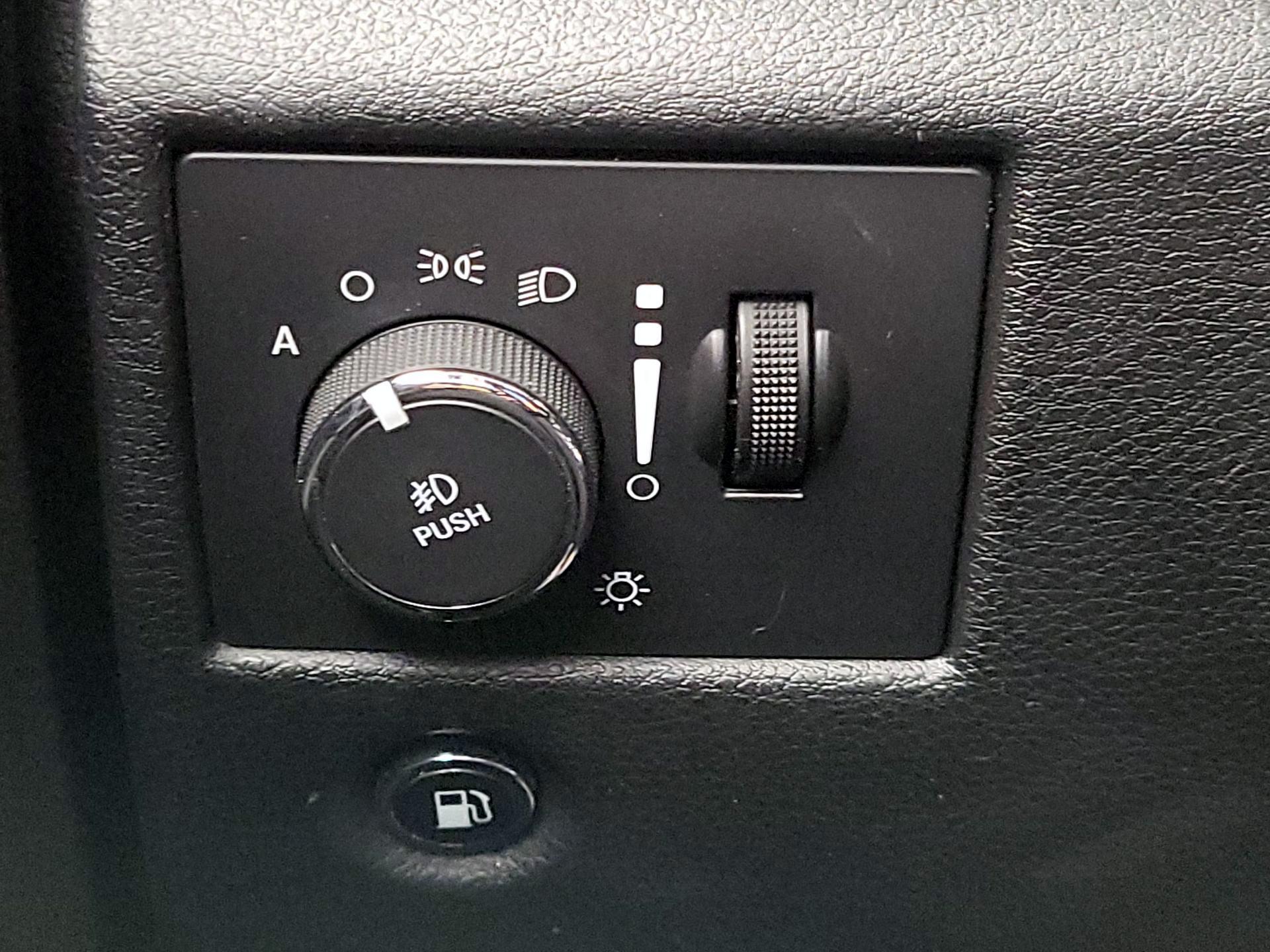 Thumbnail: 2015 Jeep Grand Cherokee - 13