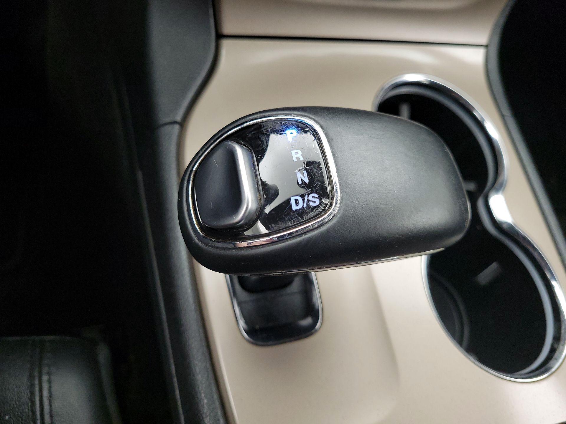 Thumbnail: 2015 Jeep Grand Cherokee - 16