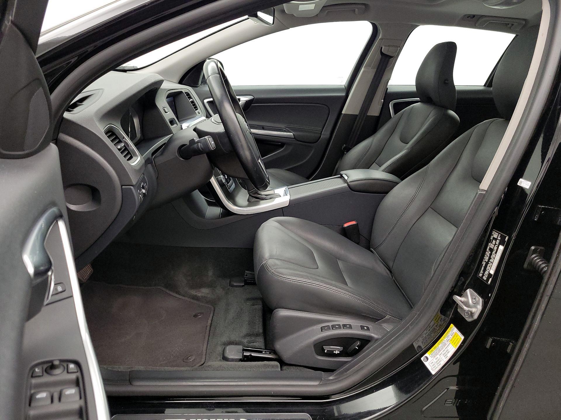 Thumbnail: 2015 Volvo V60 - 11