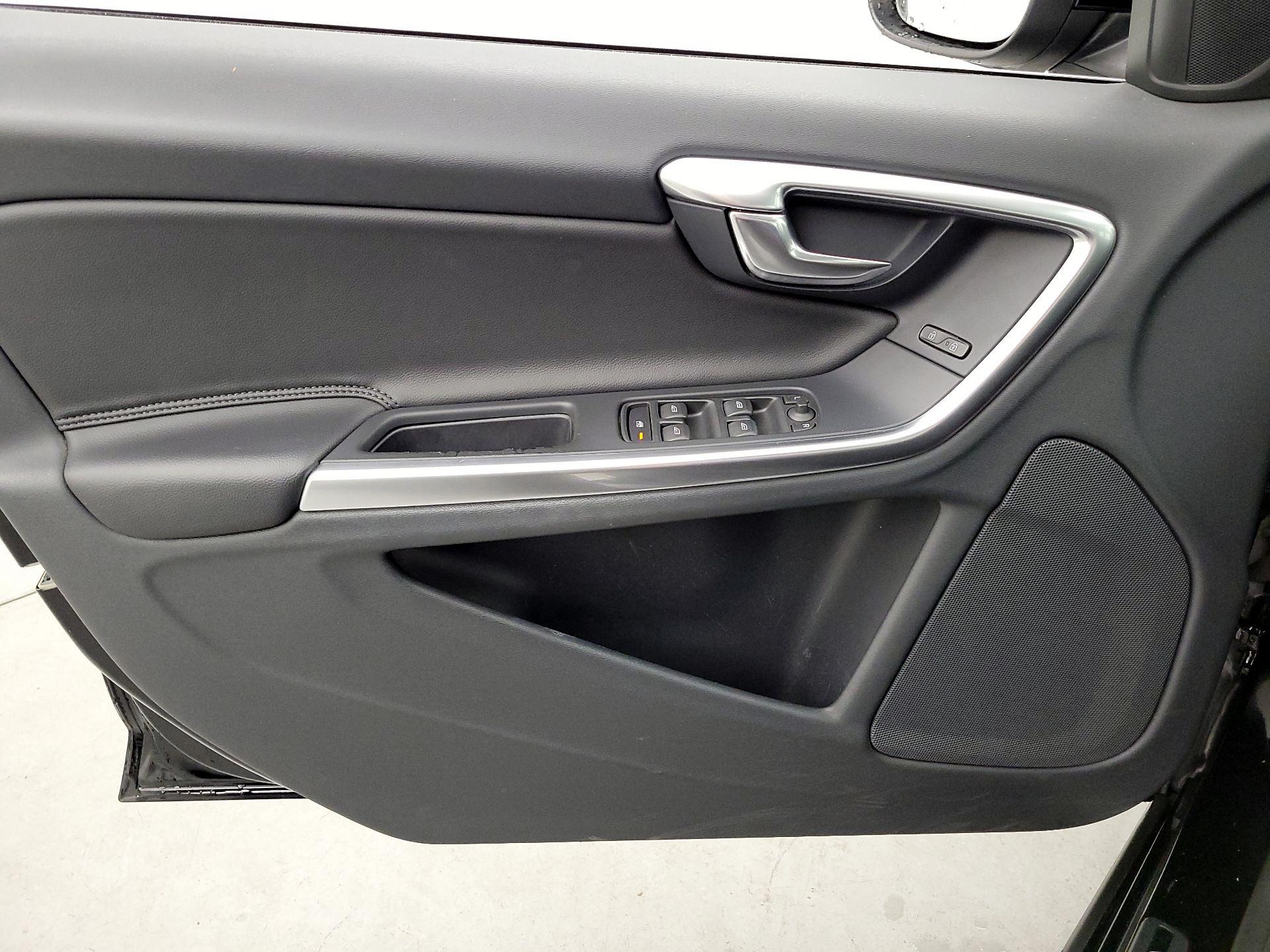 Thumbnail: 2015 Volvo V60 - 12