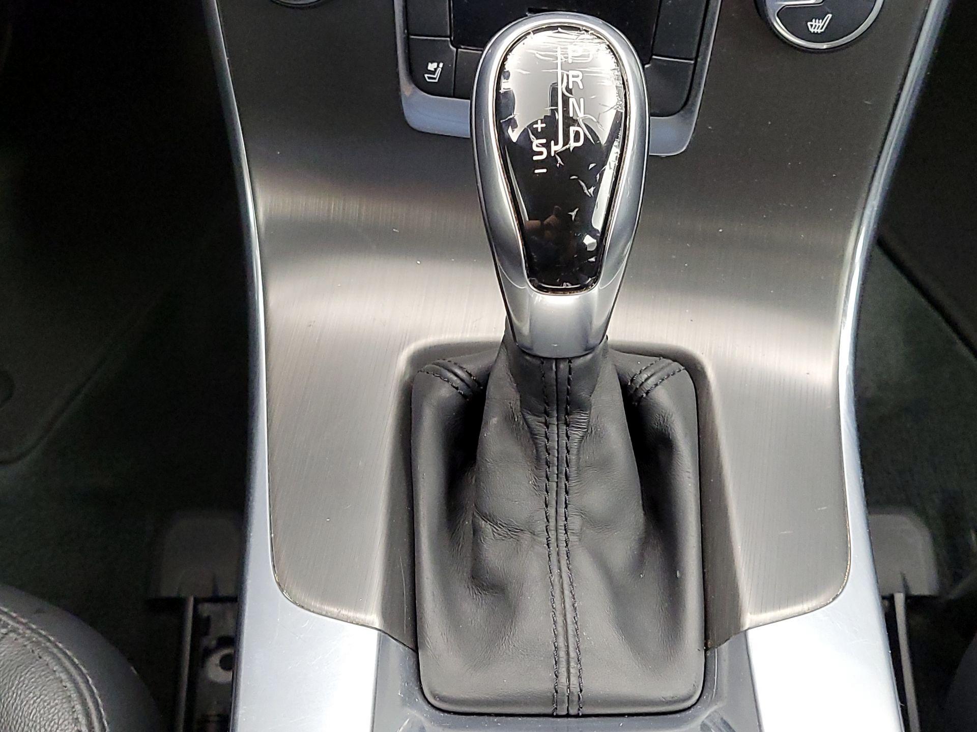 Thumbnail: 2015 Volvo V60 - 16