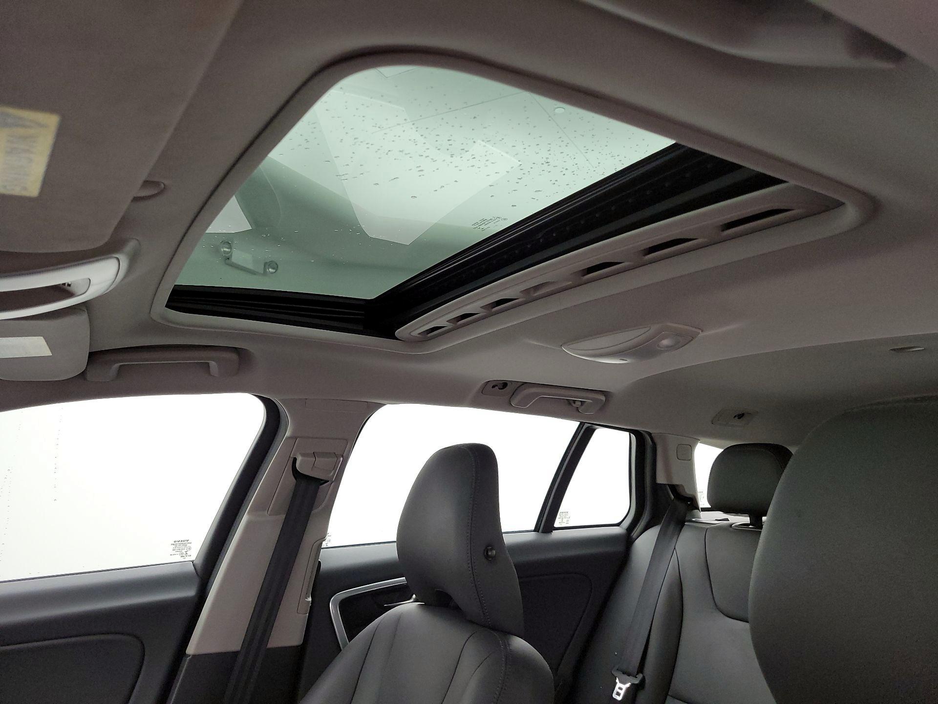 Thumbnail: 2015 Volvo V60 - 18
