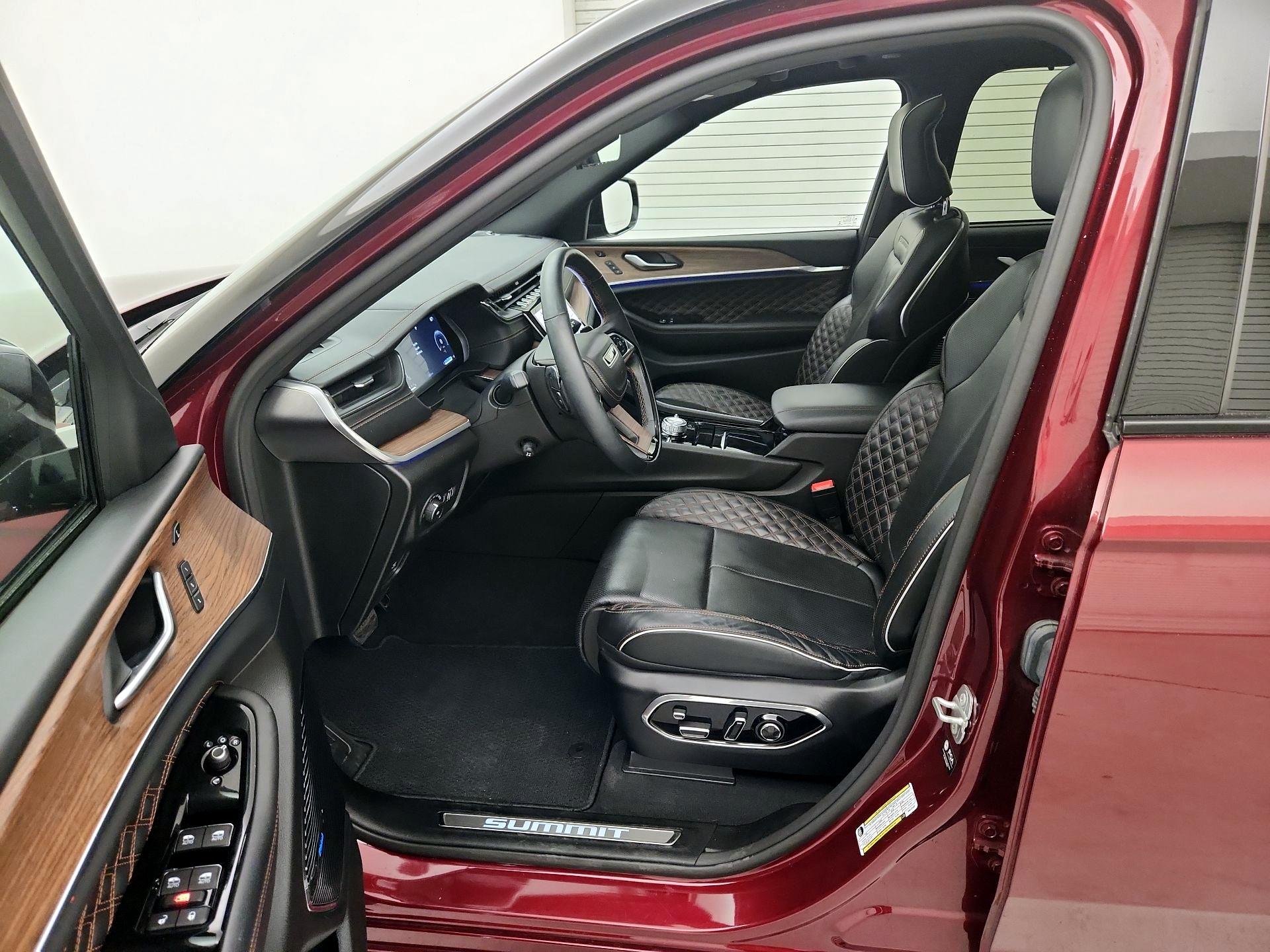 Thumbnail: 2022 Jeep Grand Cherokee - 11