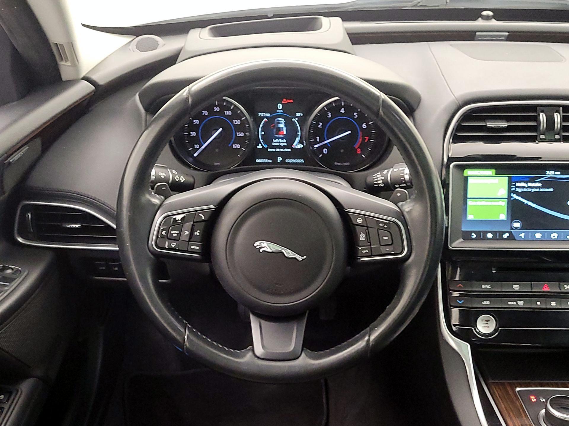 Thumbnail: 2017 Jaguar XE - 10