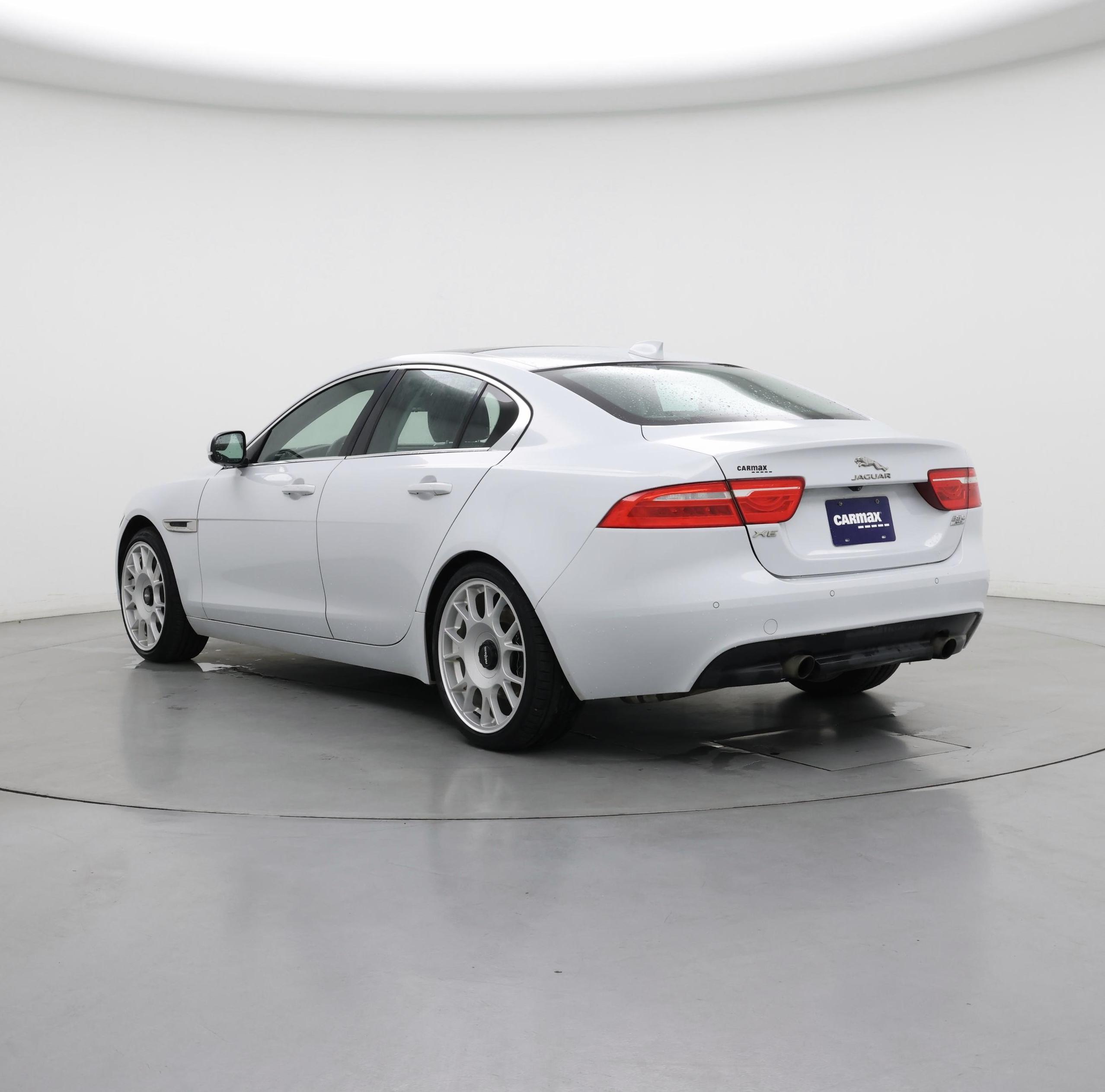 Thumbnail: 2017 Jaguar XE - 2