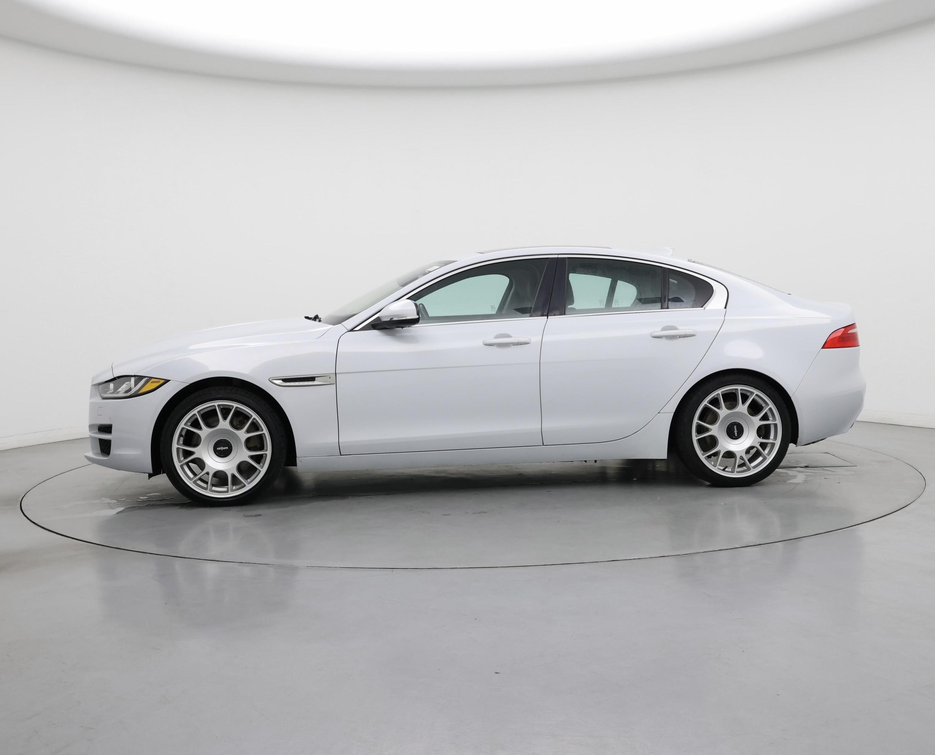 Thumbnail: 2017 Jaguar XE - 3