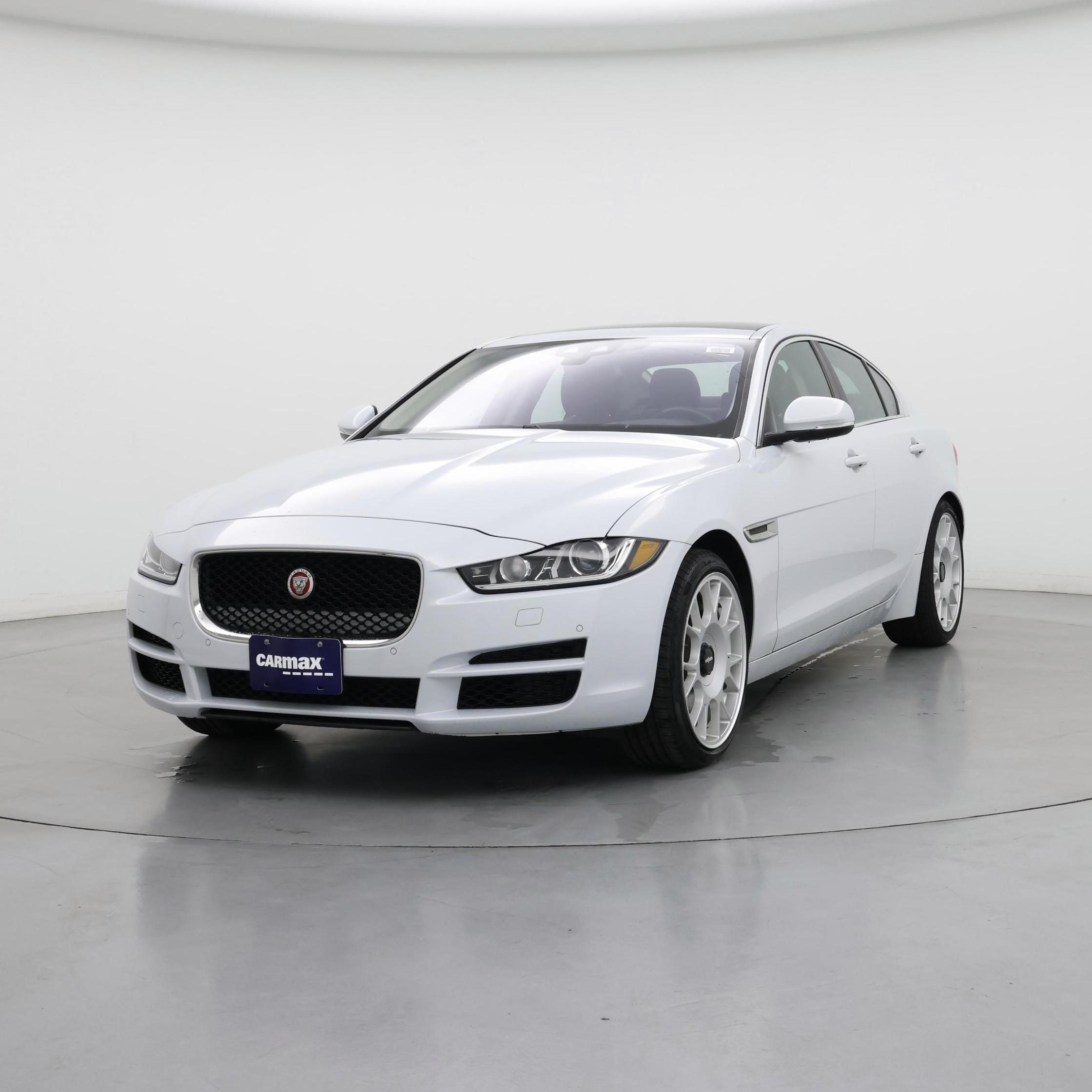 Thumbnail: 2017 Jaguar XE - 4
