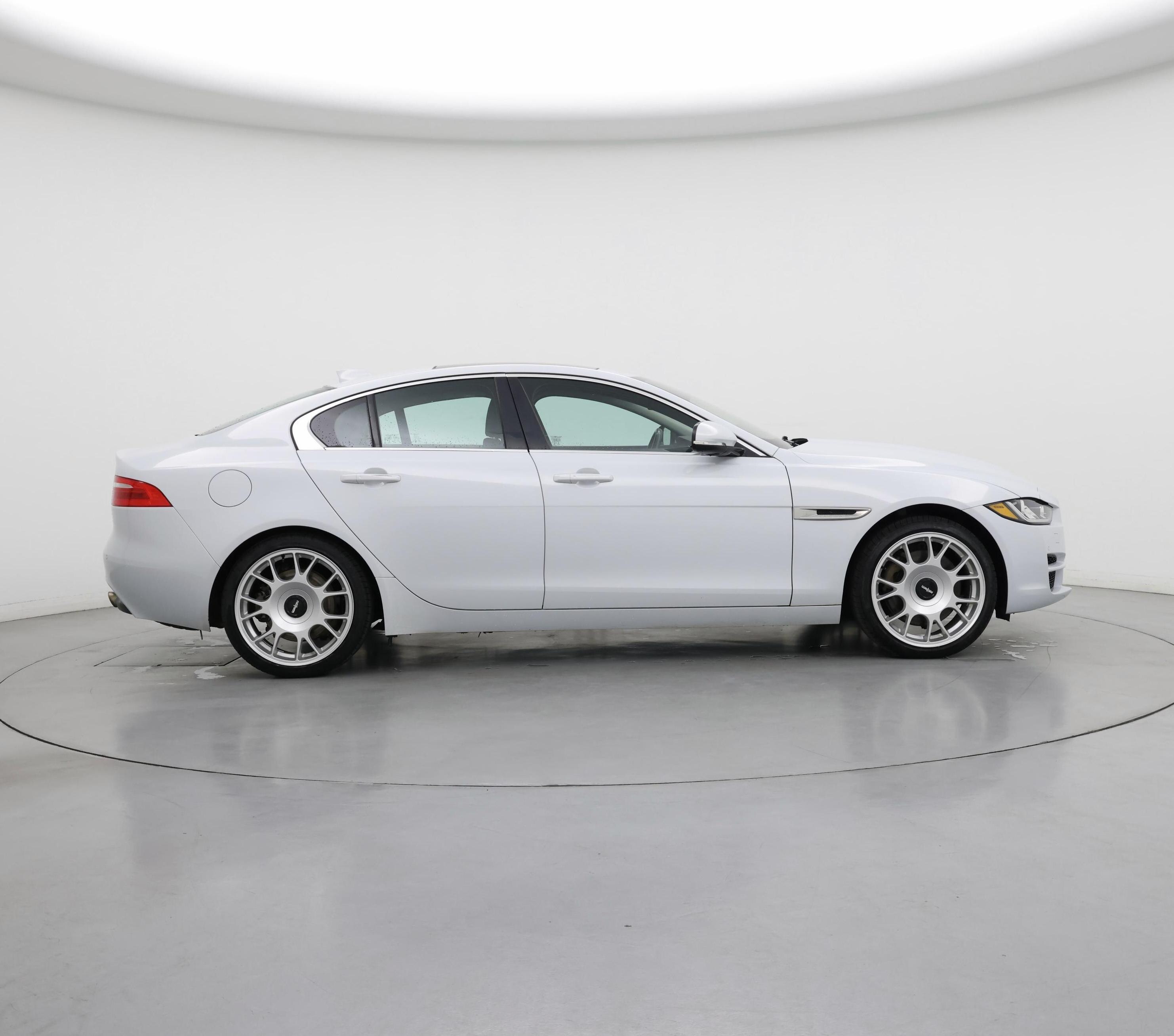 Thumbnail: 2017 Jaguar XE - 7