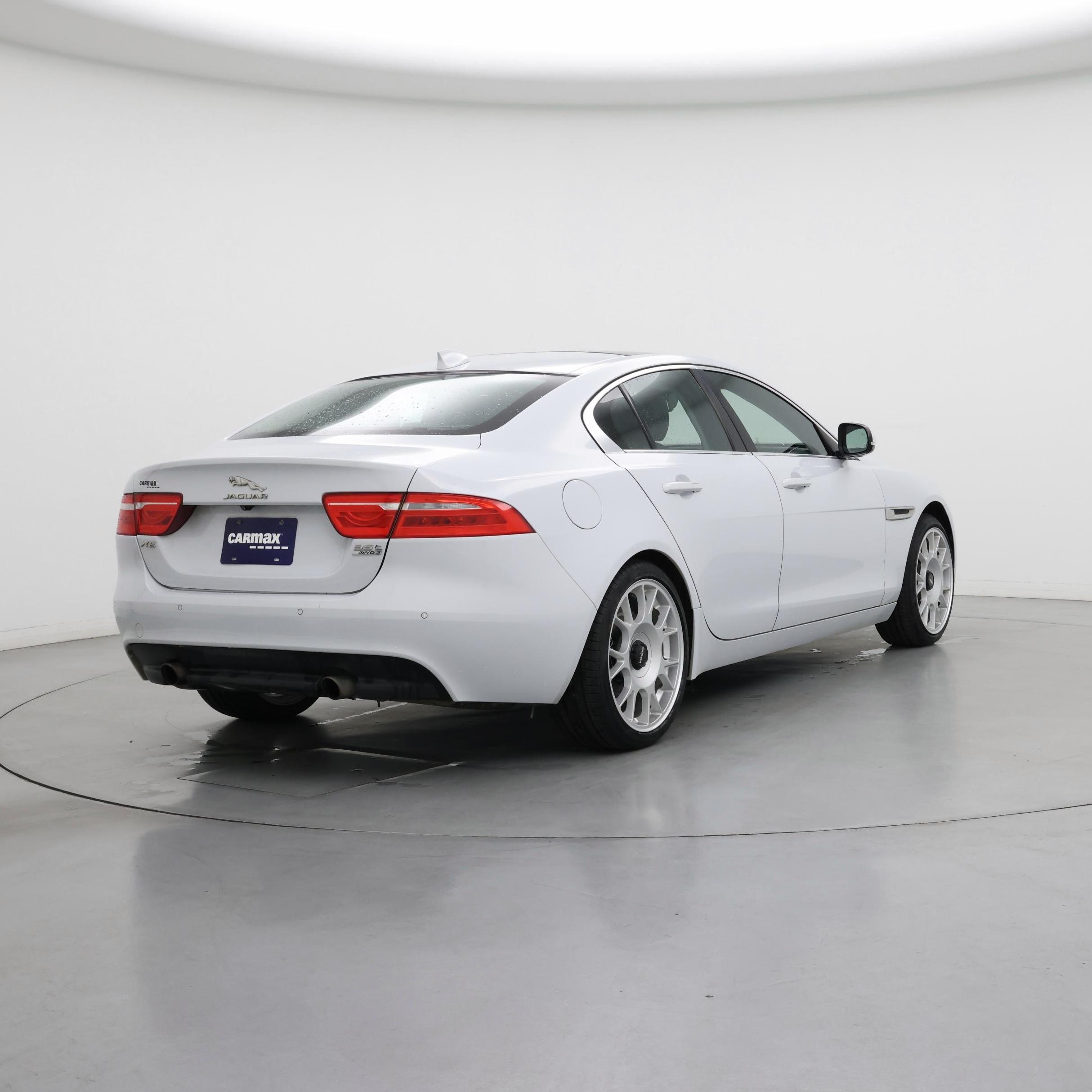 Thumbnail: 2017 Jaguar XE - 8