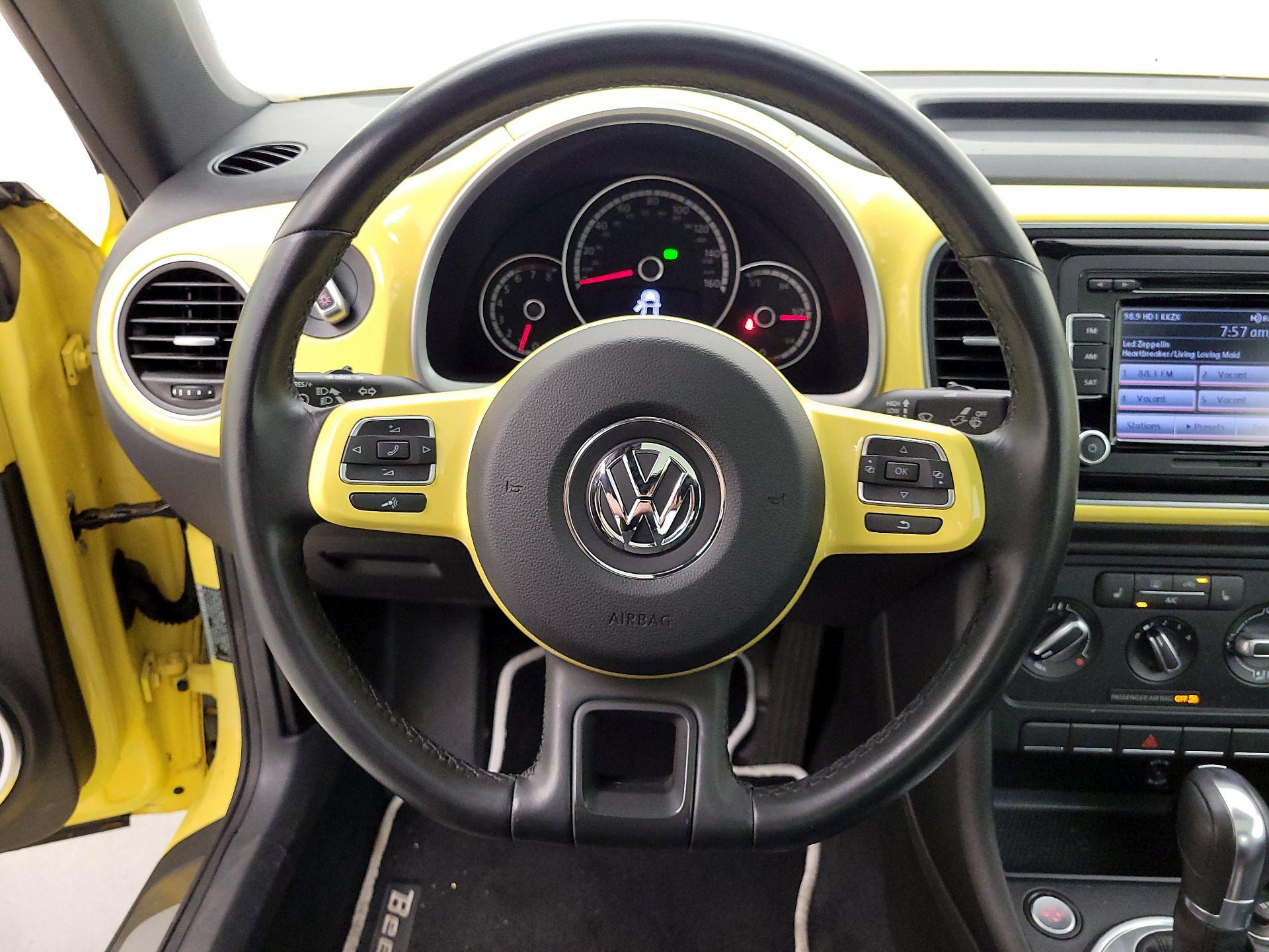 Thumbnail: 2014 Volkswagen Beetle - 10