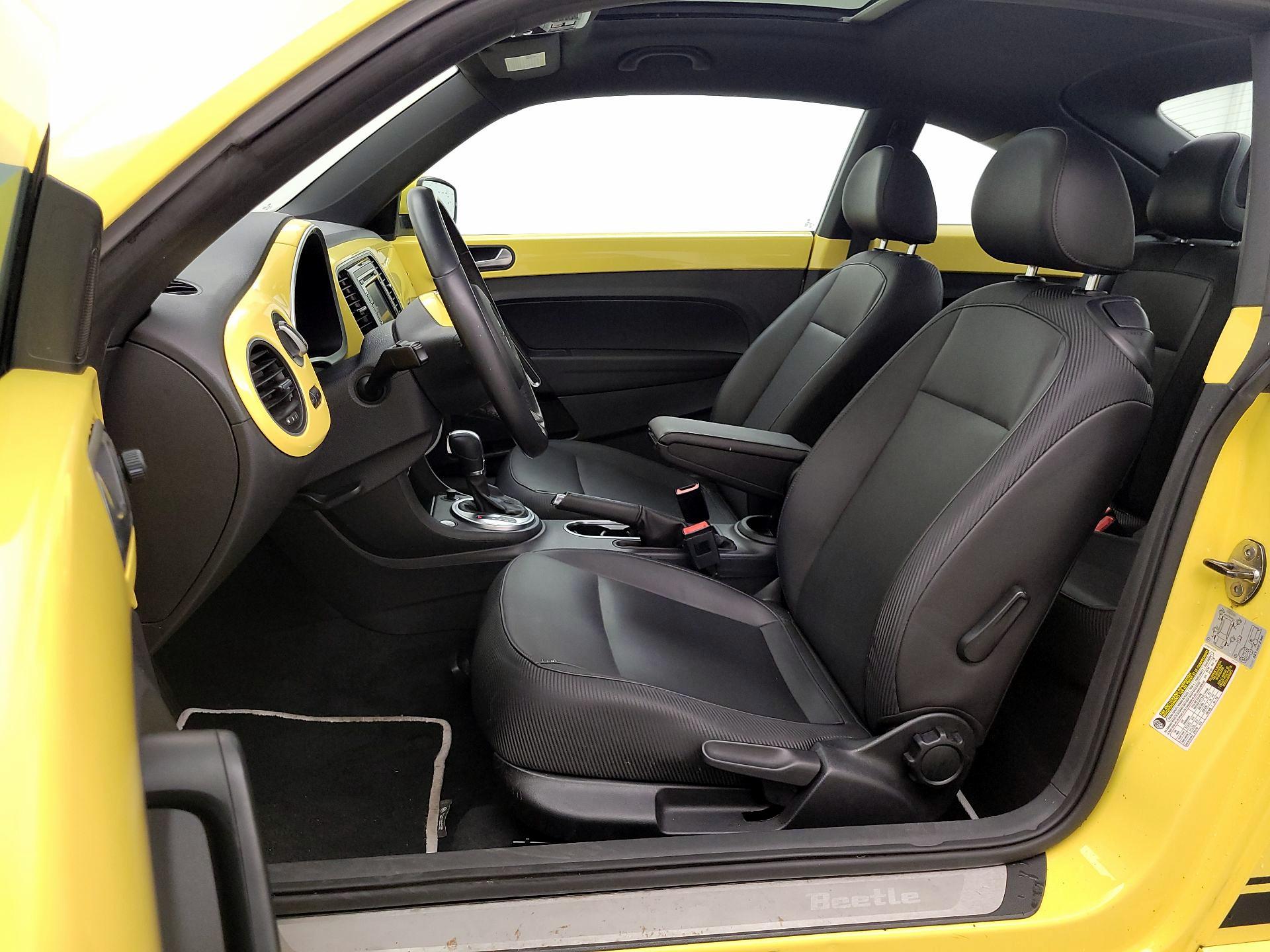 Thumbnail: 2014 Volkswagen Beetle - 11
