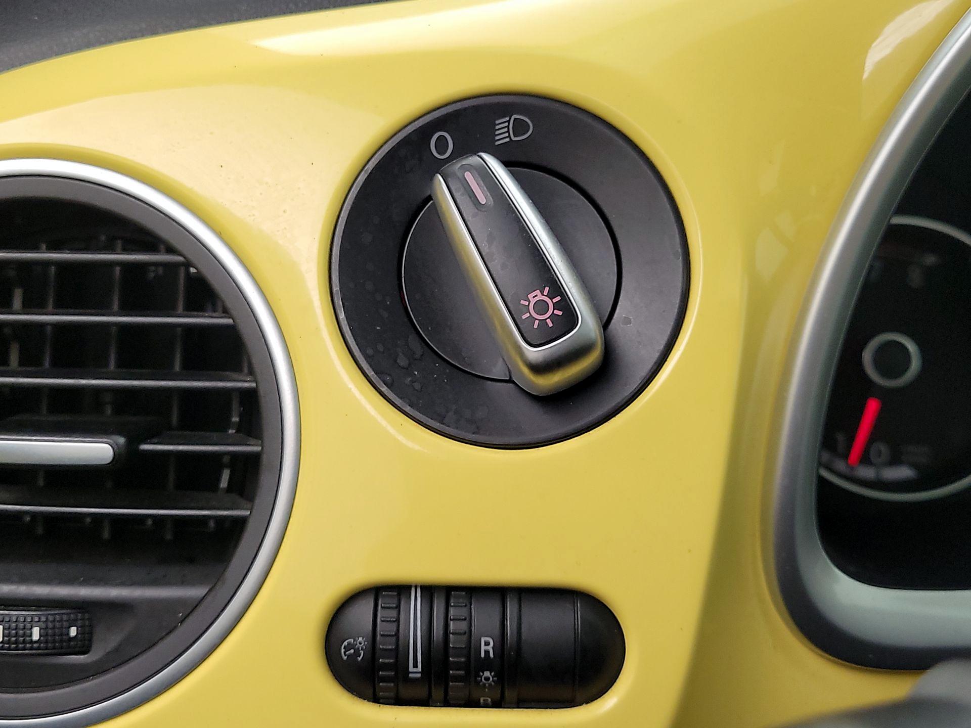 Thumbnail: 2014 Volkswagen Beetle - 13
