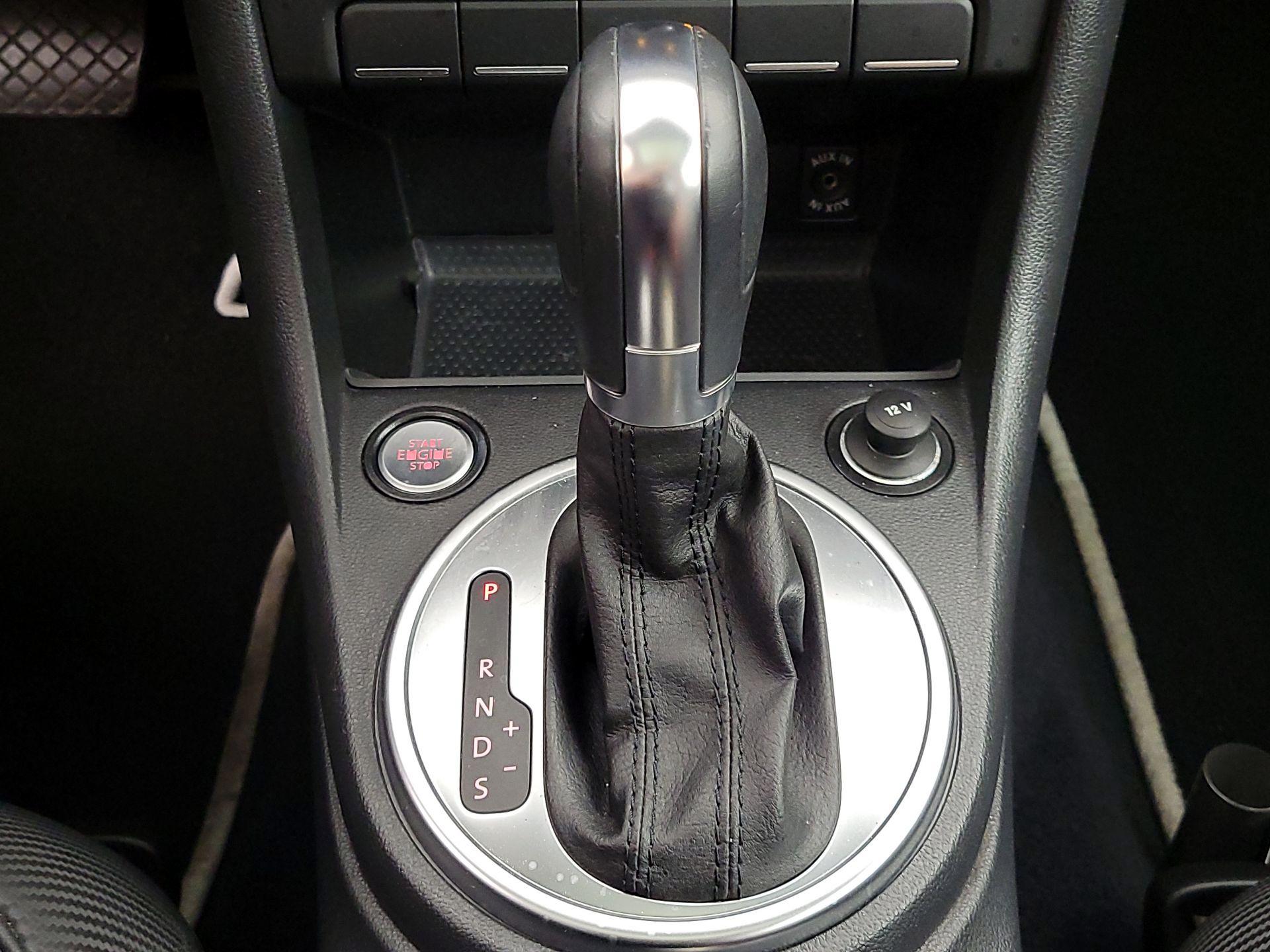 Thumbnail: 2014 Volkswagen Beetle - 16