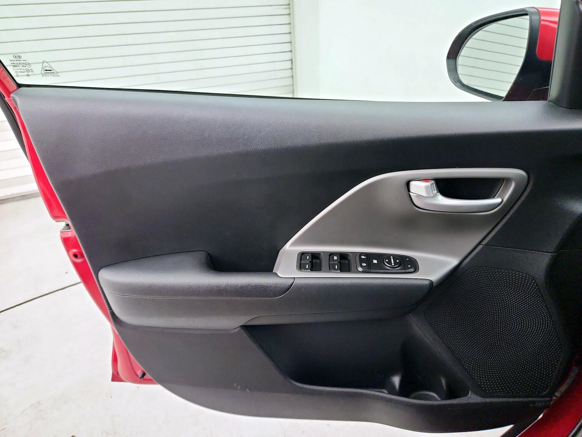 Thumbnail: 2020 Kia Niro - 12