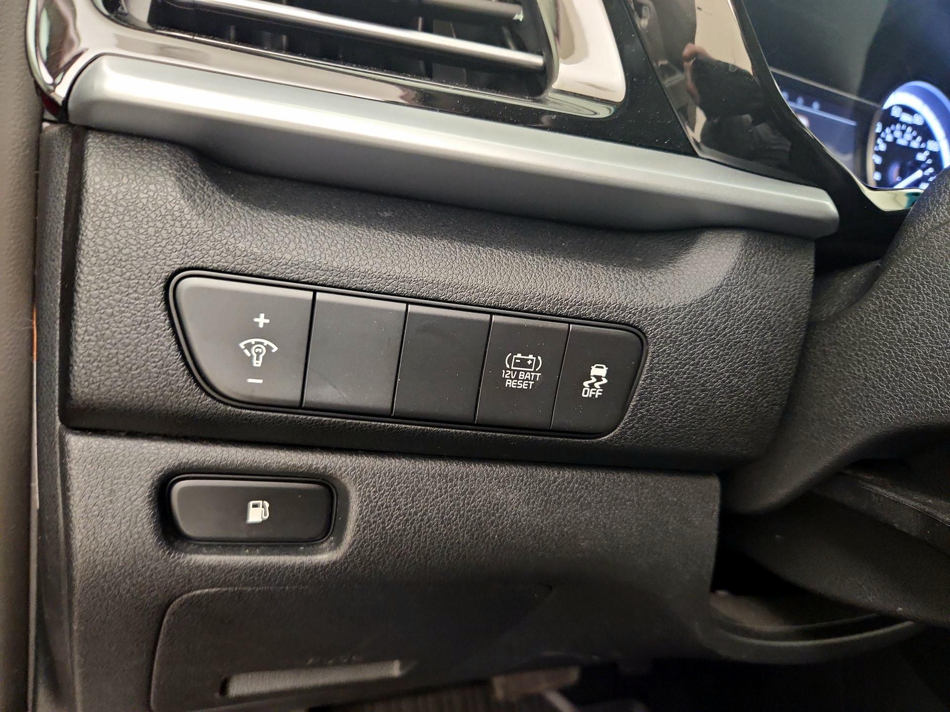 Thumbnail: 2020 Kia Niro - 13