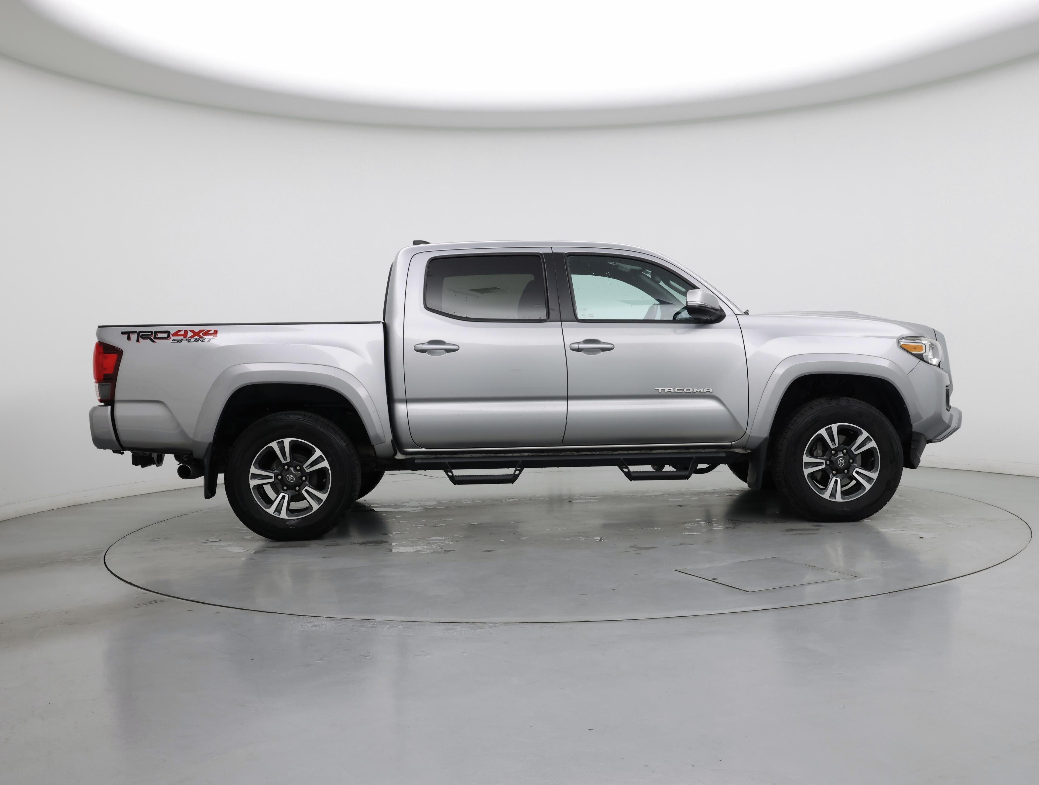 Thumbnail: 2018 Toyota Tacoma - 7