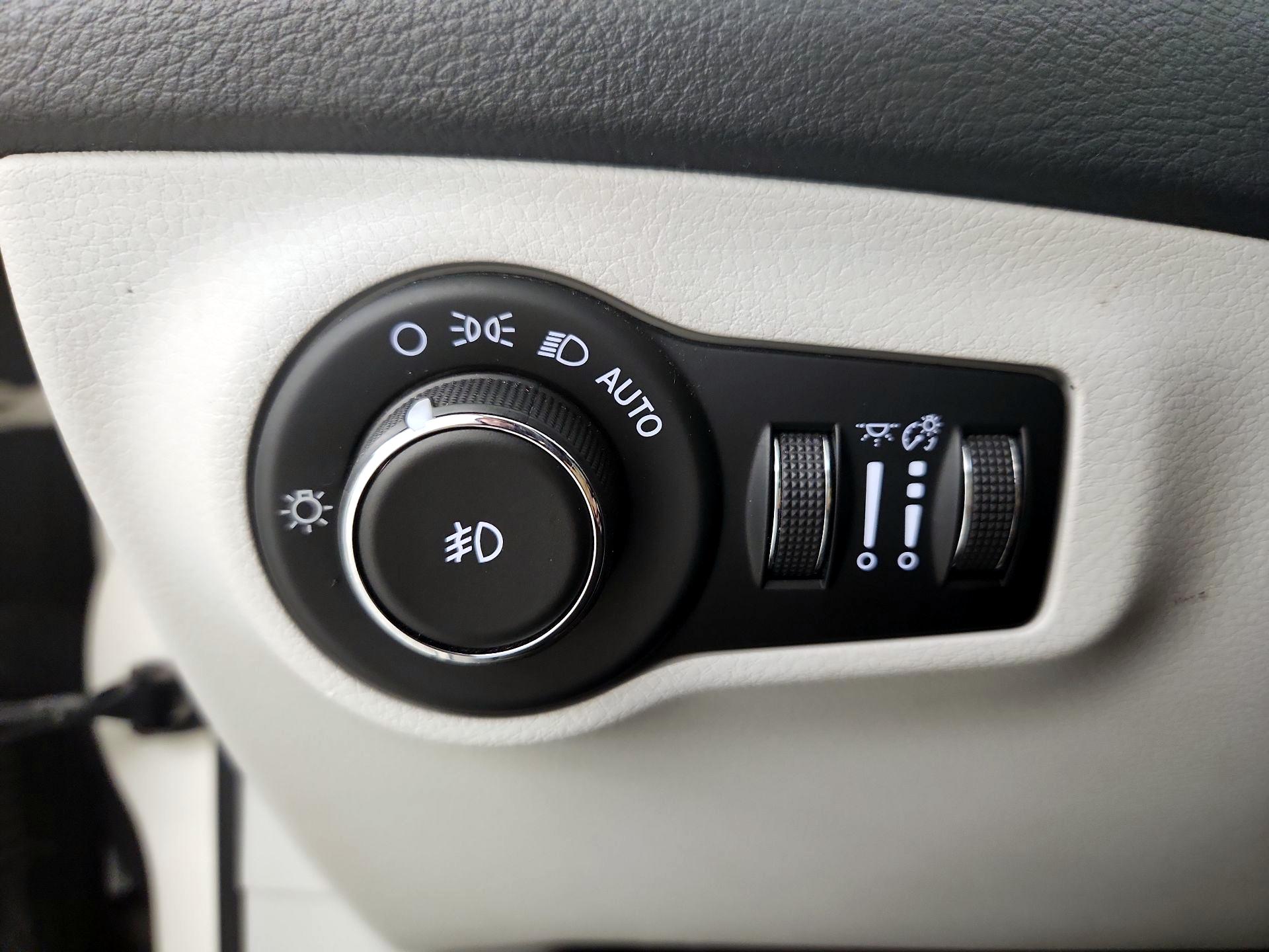 Thumbnail: 2018 Jeep Compass - 13