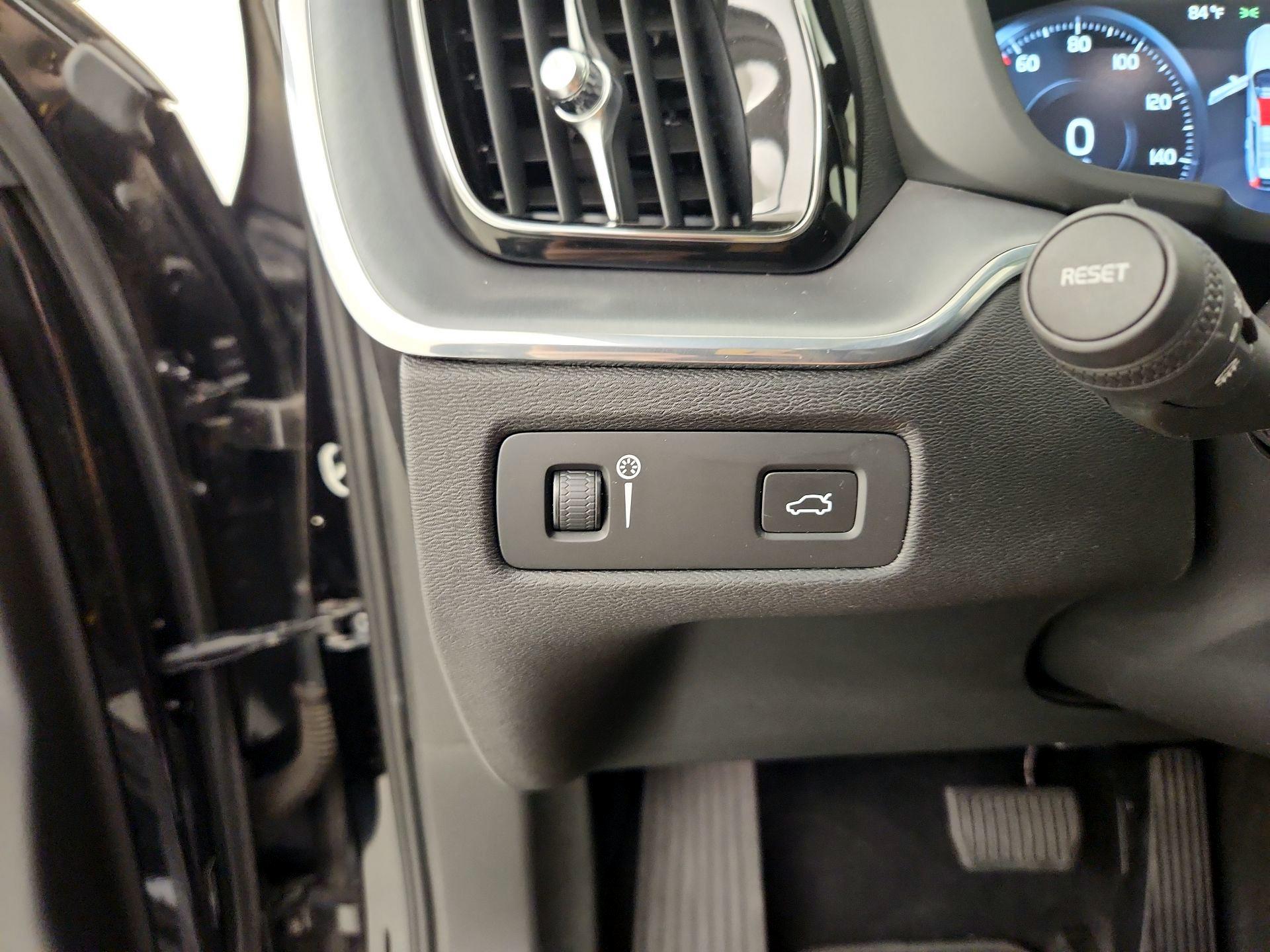 Thumbnail: 2020 Volvo XC60 - 13