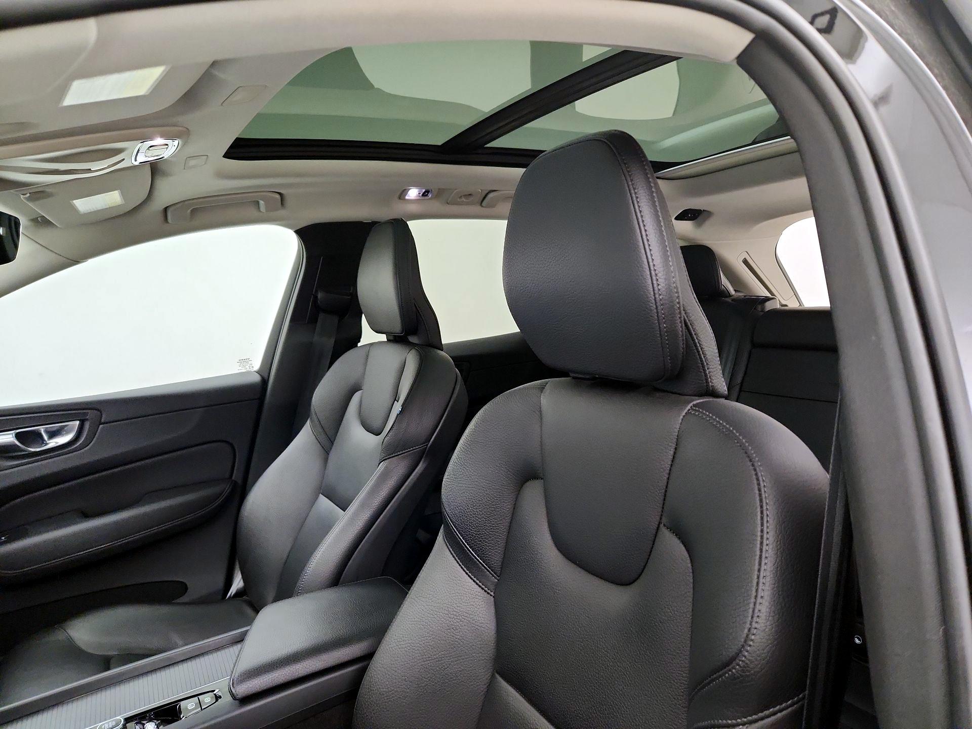 Thumbnail: 2020 Volvo XC60 - 20