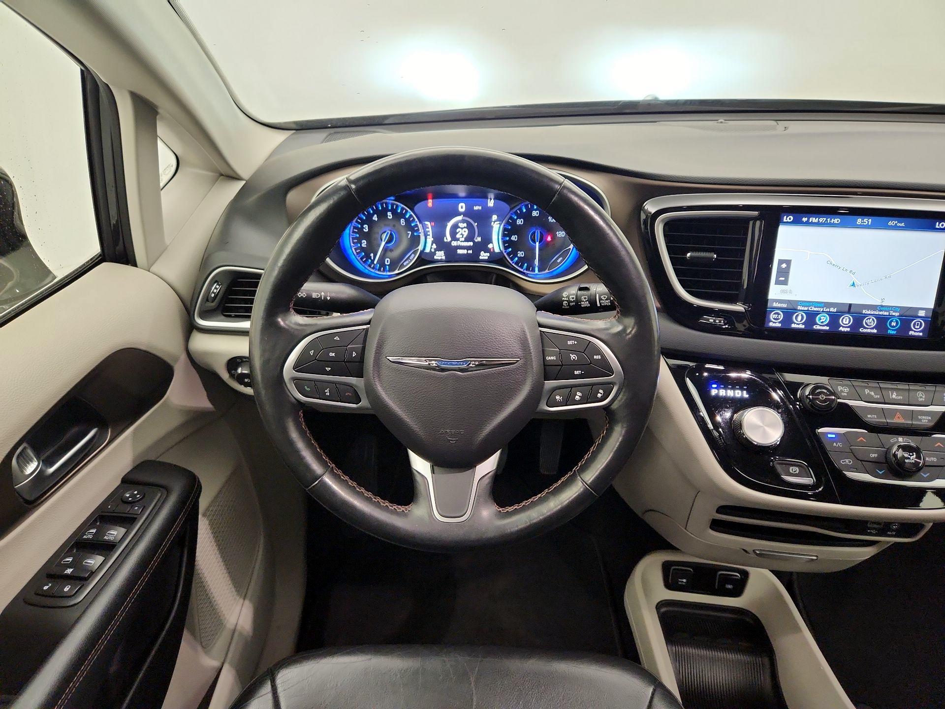 Thumbnail: 2019 Chrysler Pacifica - 10