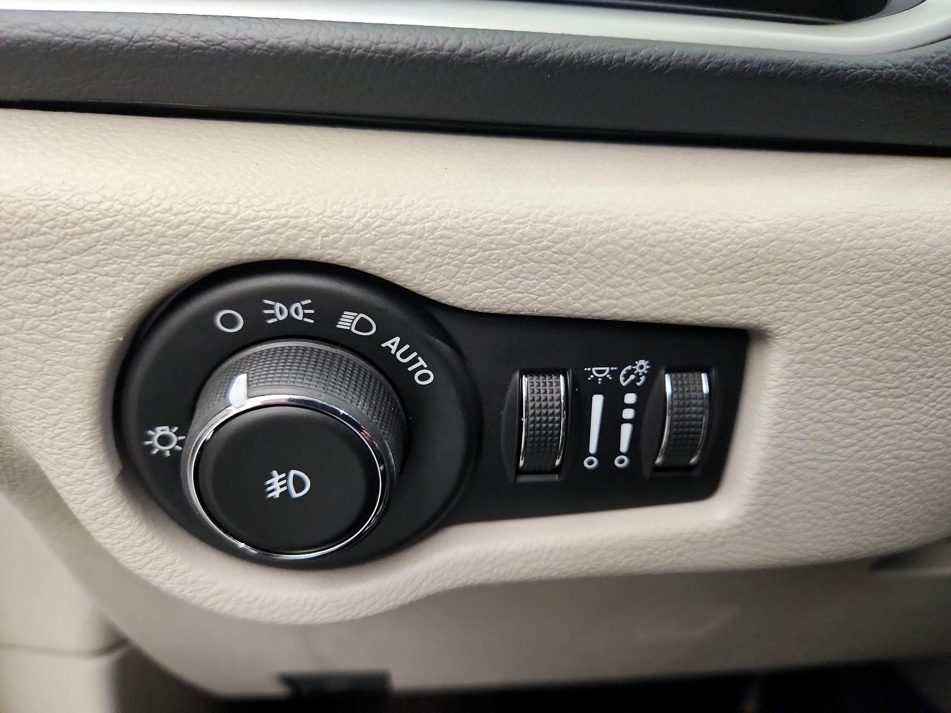 Thumbnail: 2019 Chrysler Pacifica - 13