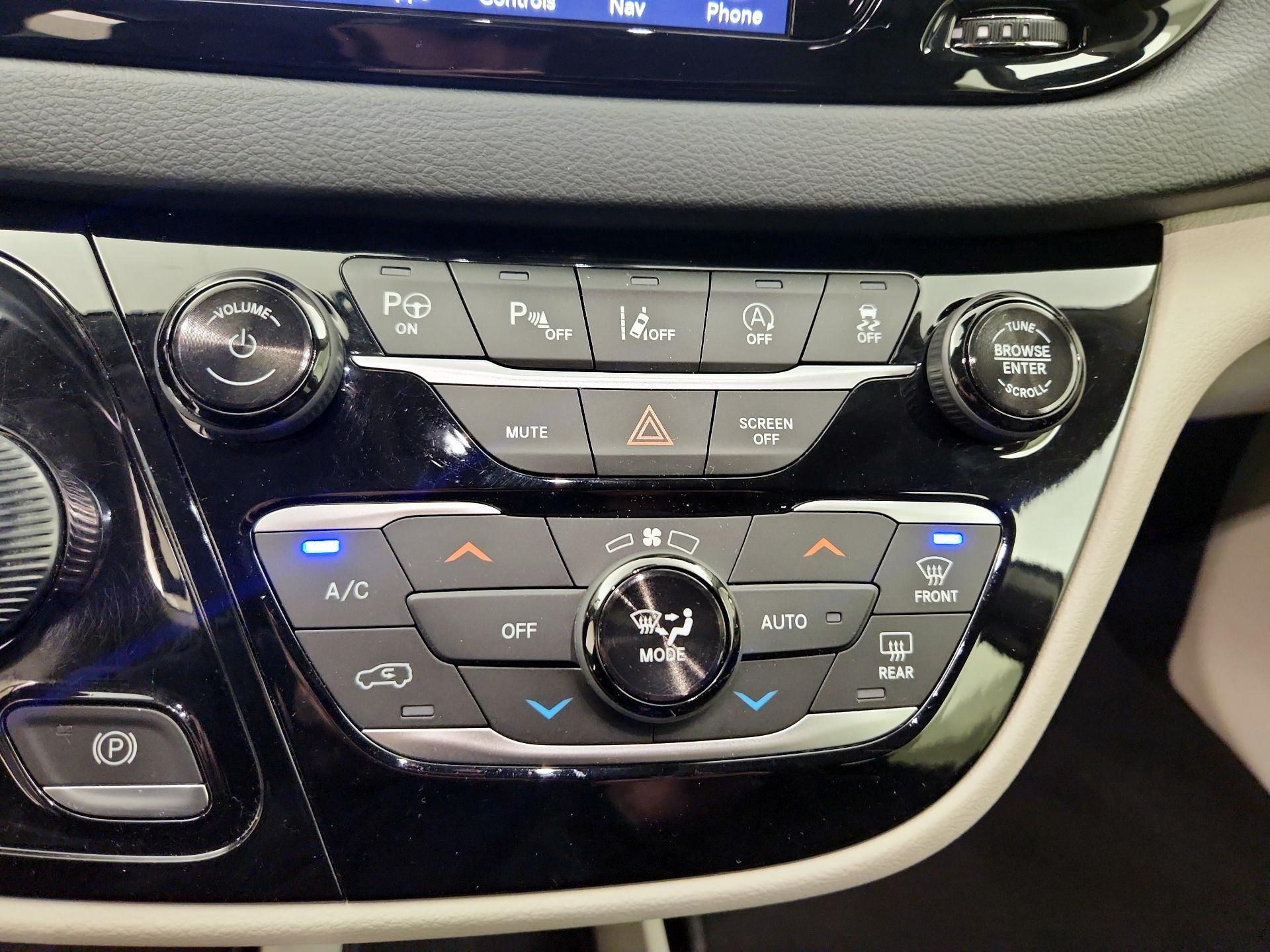 Thumbnail: 2019 Chrysler Pacifica - 17