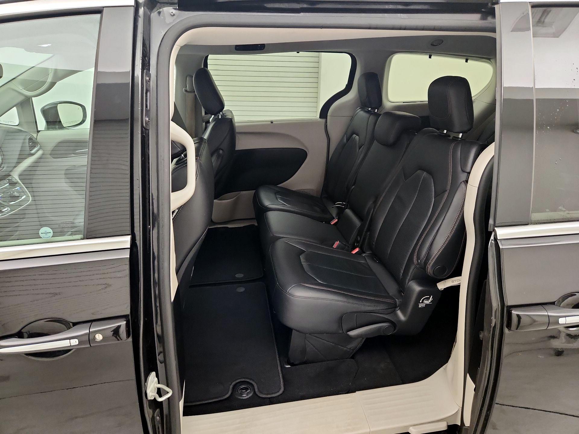 Thumbnail: 2019 Chrysler Pacifica - 20