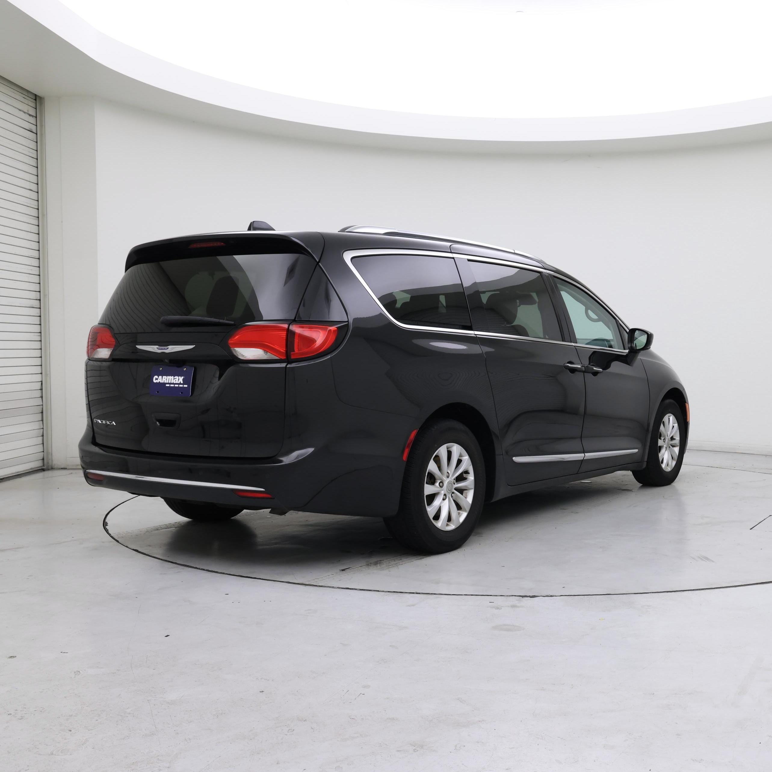 Thumbnail: 2019 Chrysler Pacifica - 8