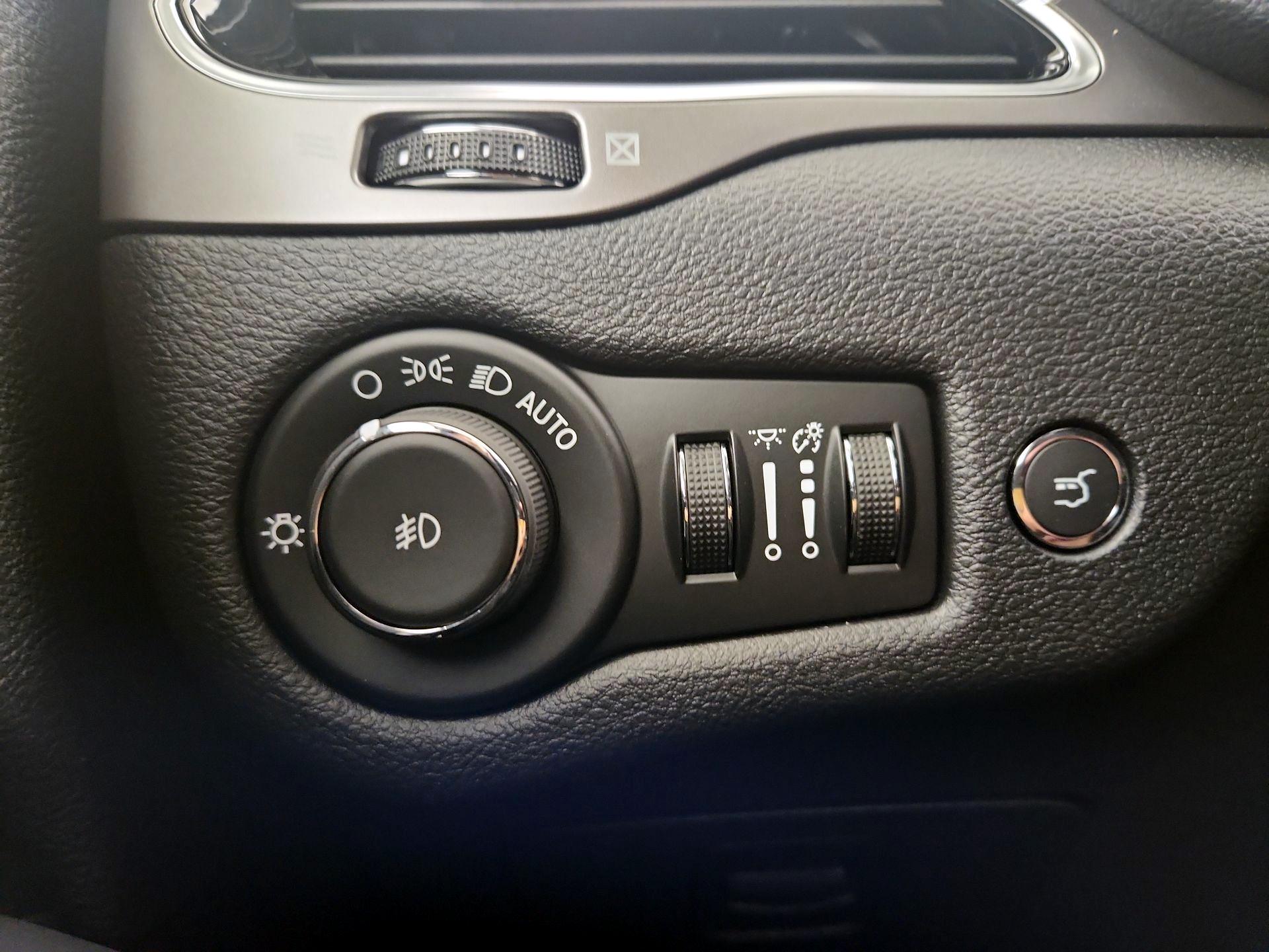 Thumbnail: 2020 Jeep Cherokee - 13