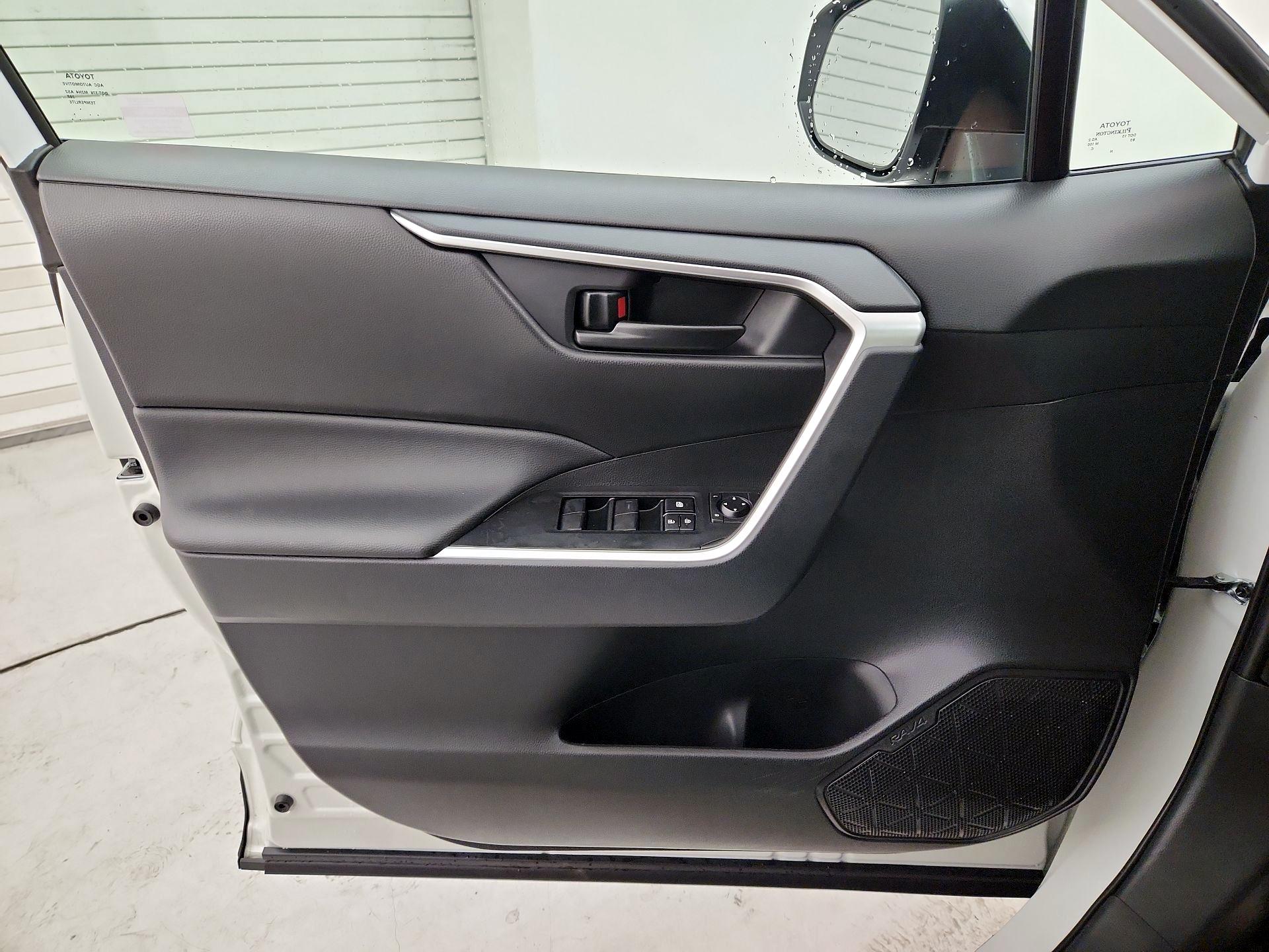 Thumbnail: 2025 Toyota RAV4 - 12