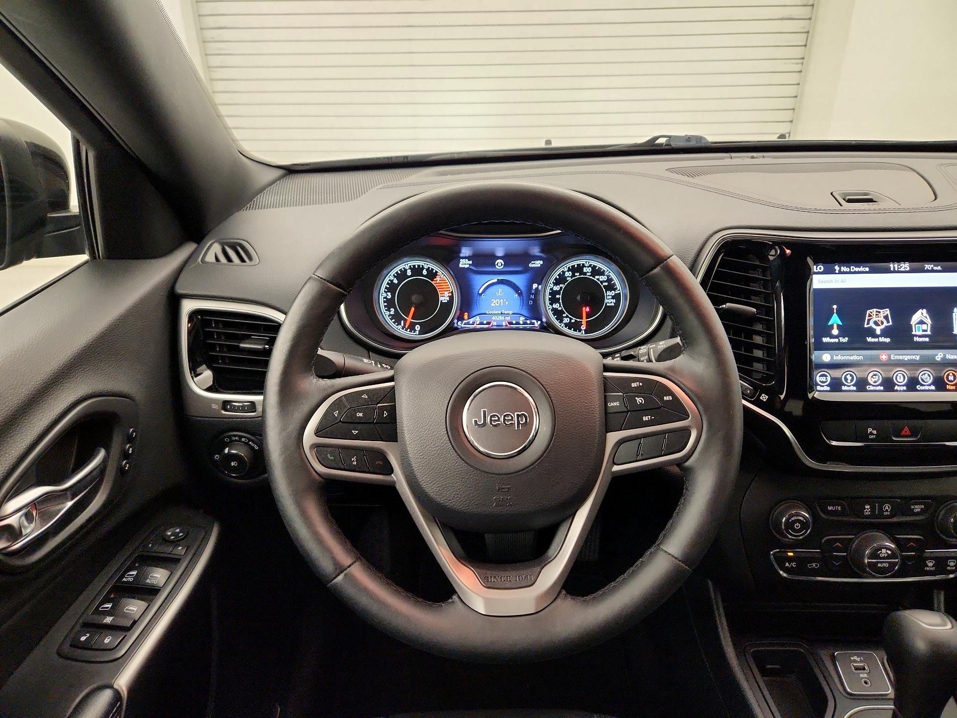 Thumbnail: 2019 Jeep Cherokee - 10