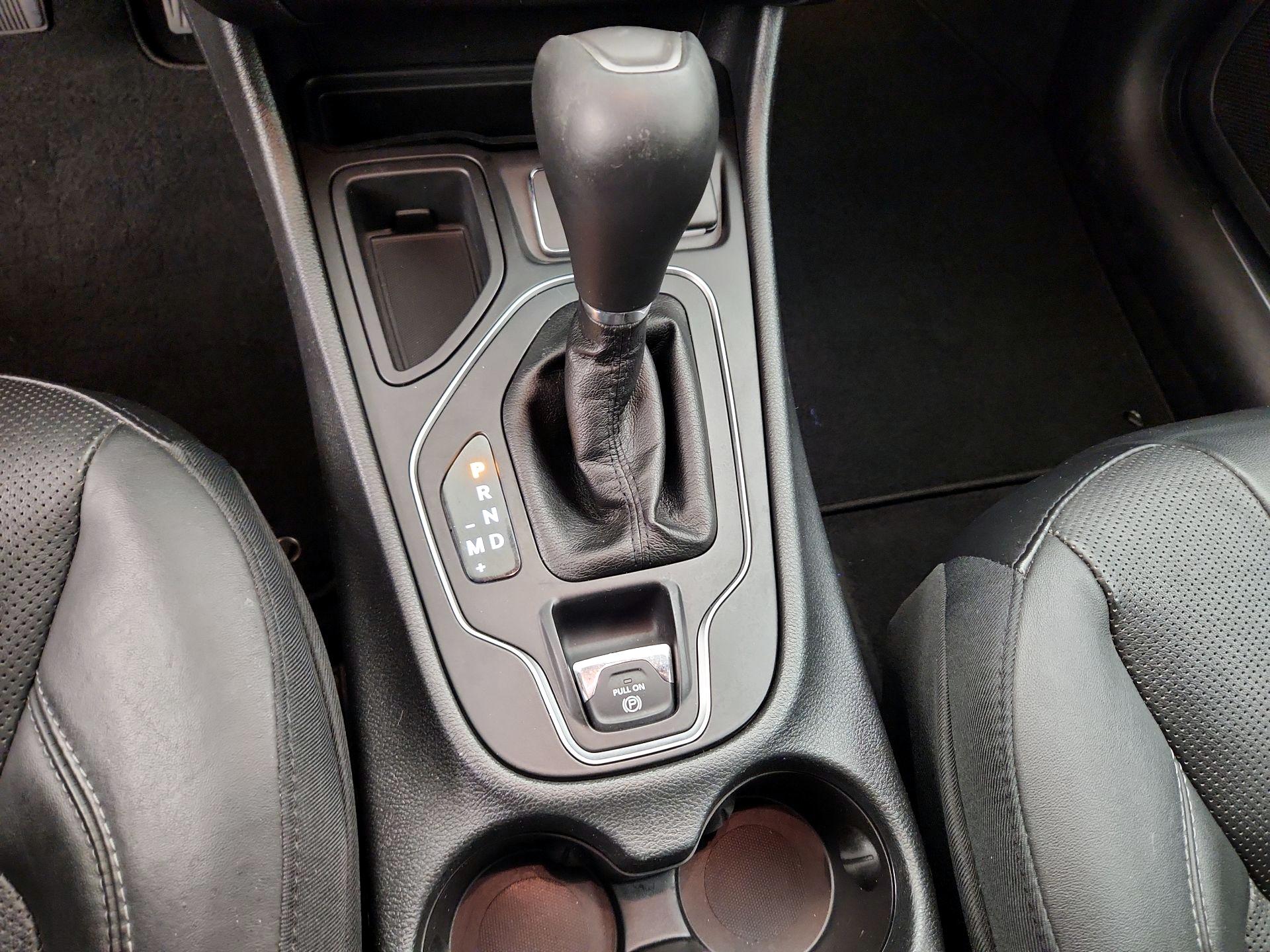 Thumbnail: 2019 Jeep Cherokee - 18