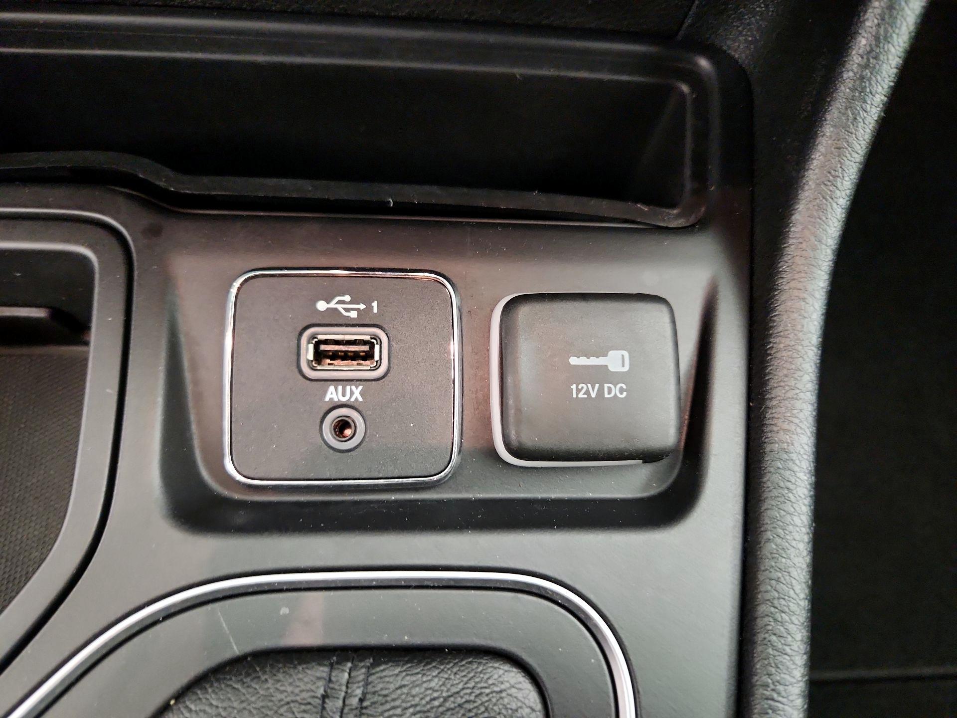 Thumbnail: 2019 Jeep Cherokee - 19