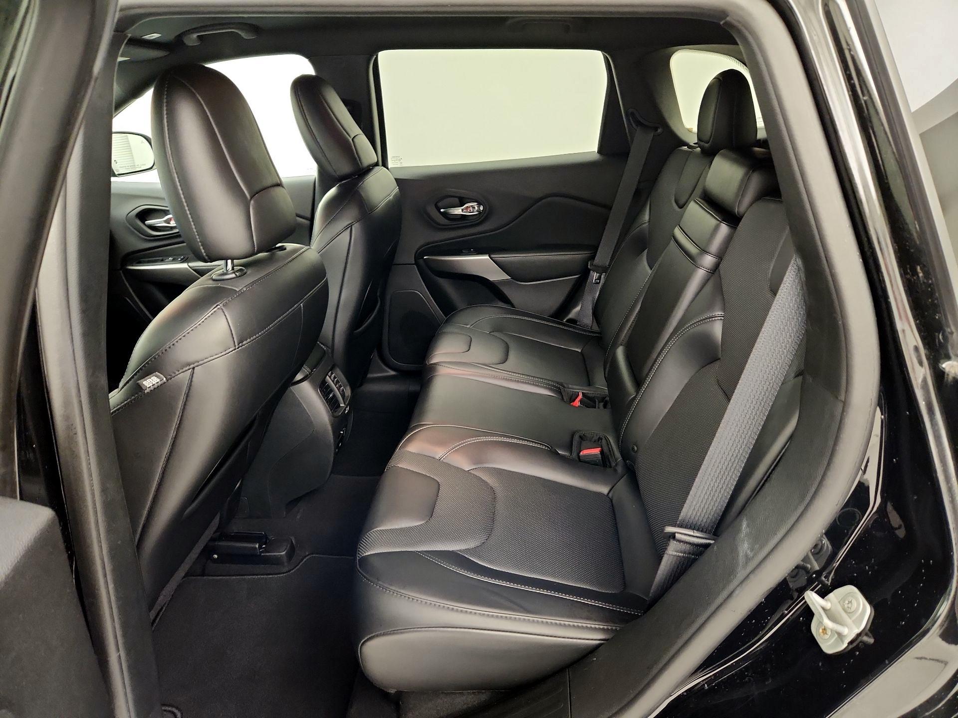 Thumbnail: 2019 Jeep Cherokee - 20