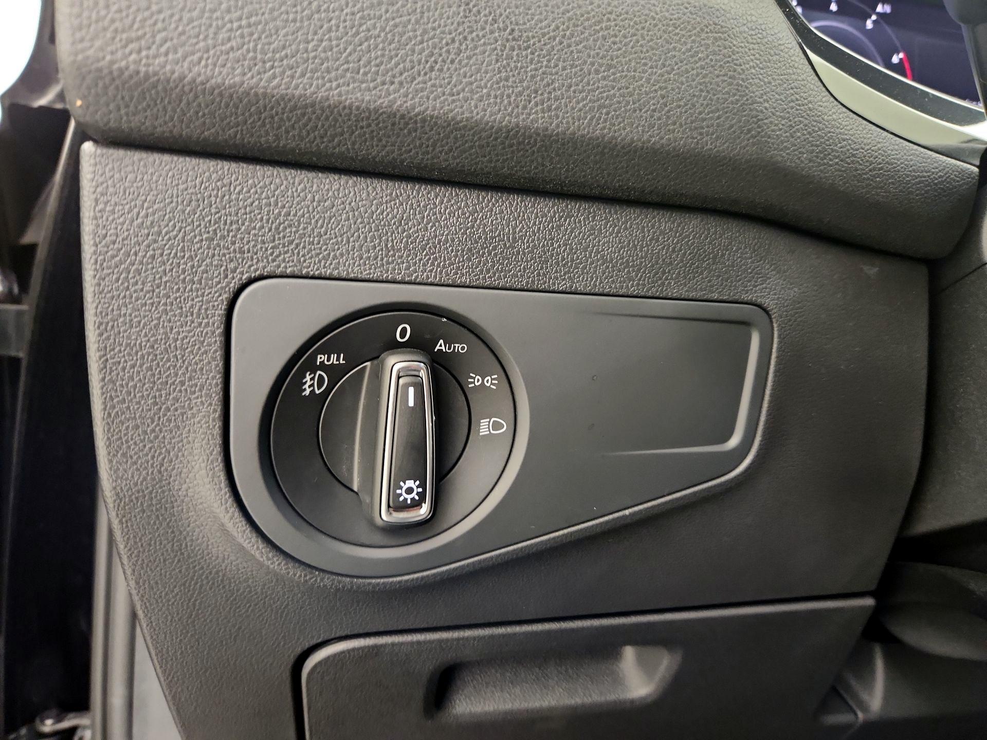 Thumbnail: 2019 Volkswagen Tiguan - 13