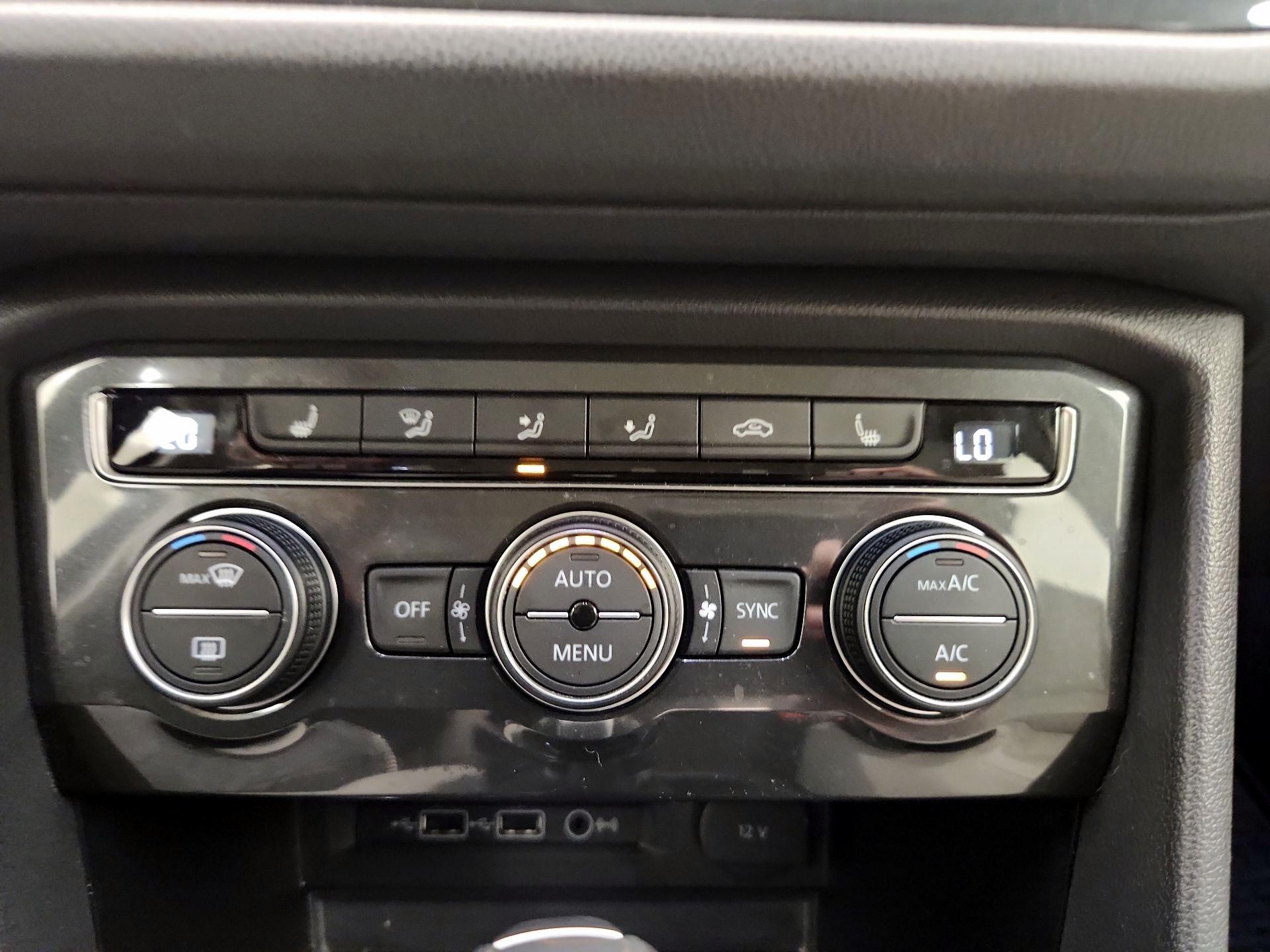 Thumbnail: 2019 Volkswagen Tiguan - 16
