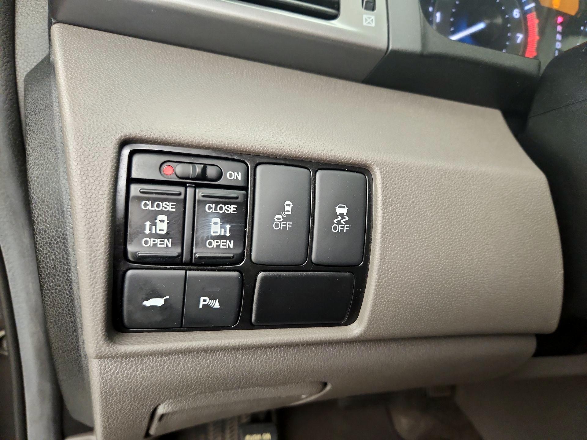 Thumbnail: 2013 Honda Odyssey - 13