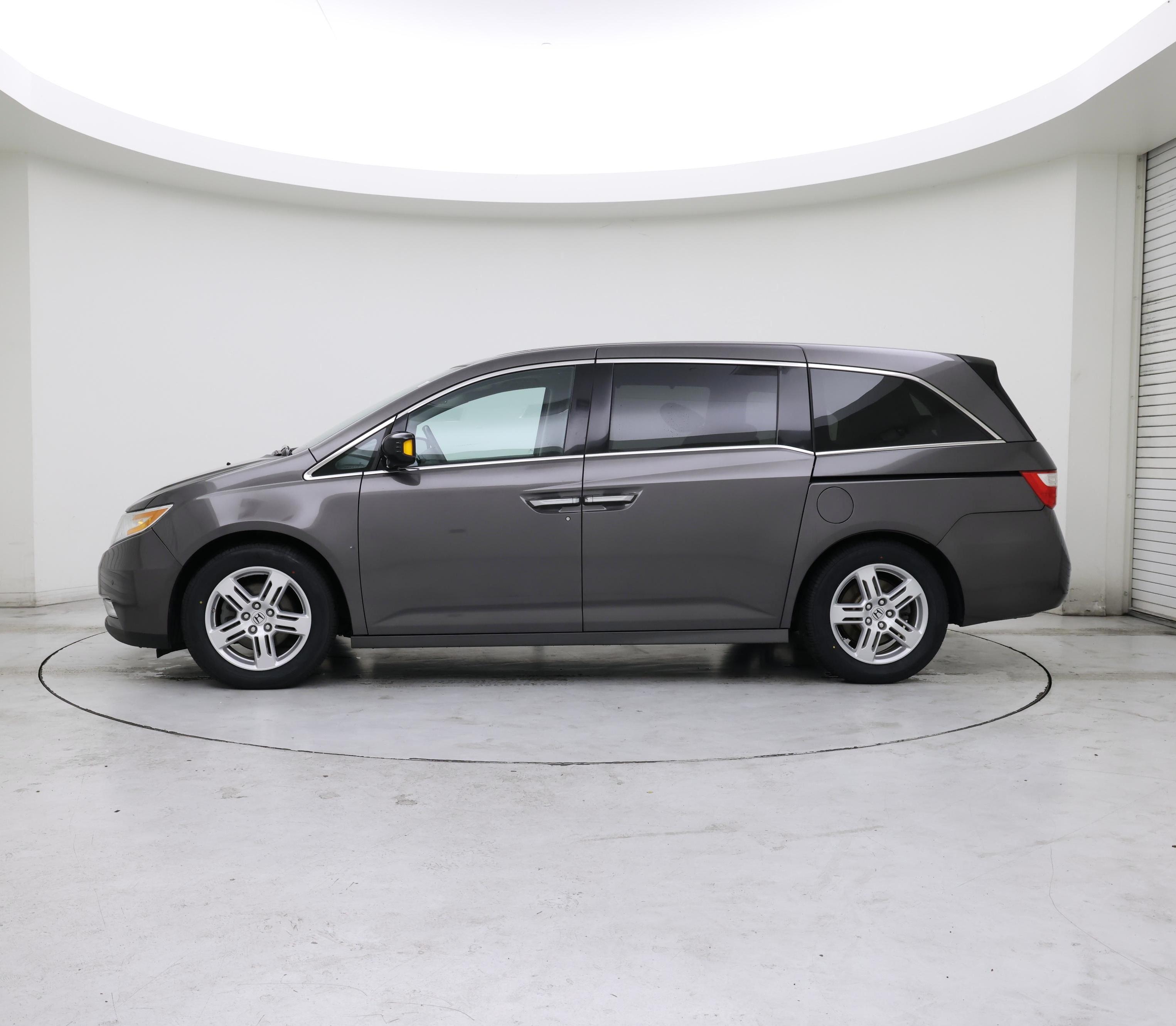 Thumbnail: 2013 Honda Odyssey - 3