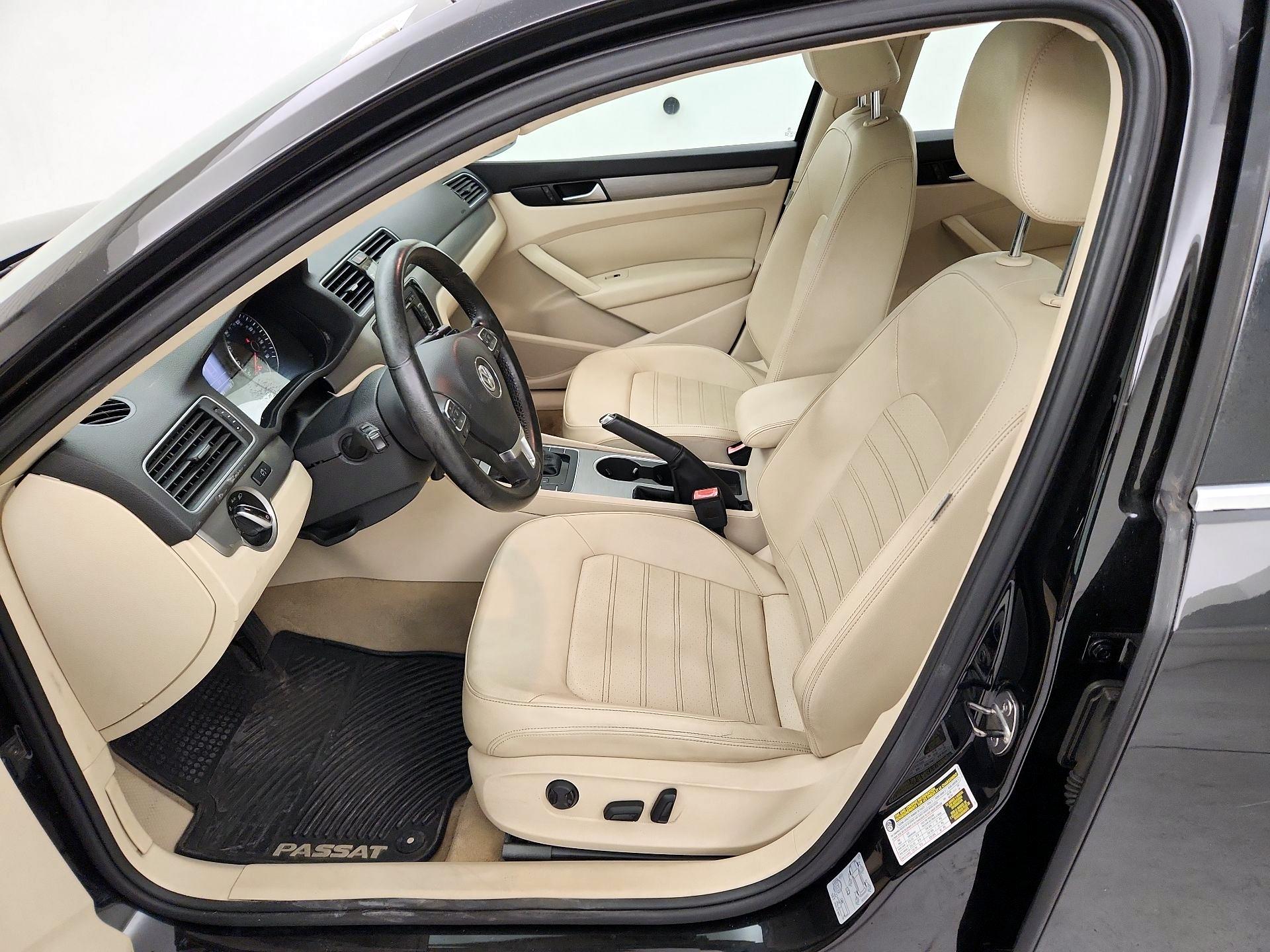 Thumbnail: 2014 Volkswagen Passat - 11