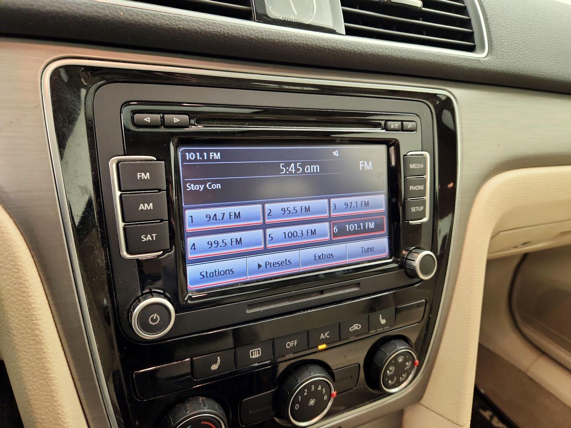 Thumbnail: 2014 Volkswagen Passat - 15