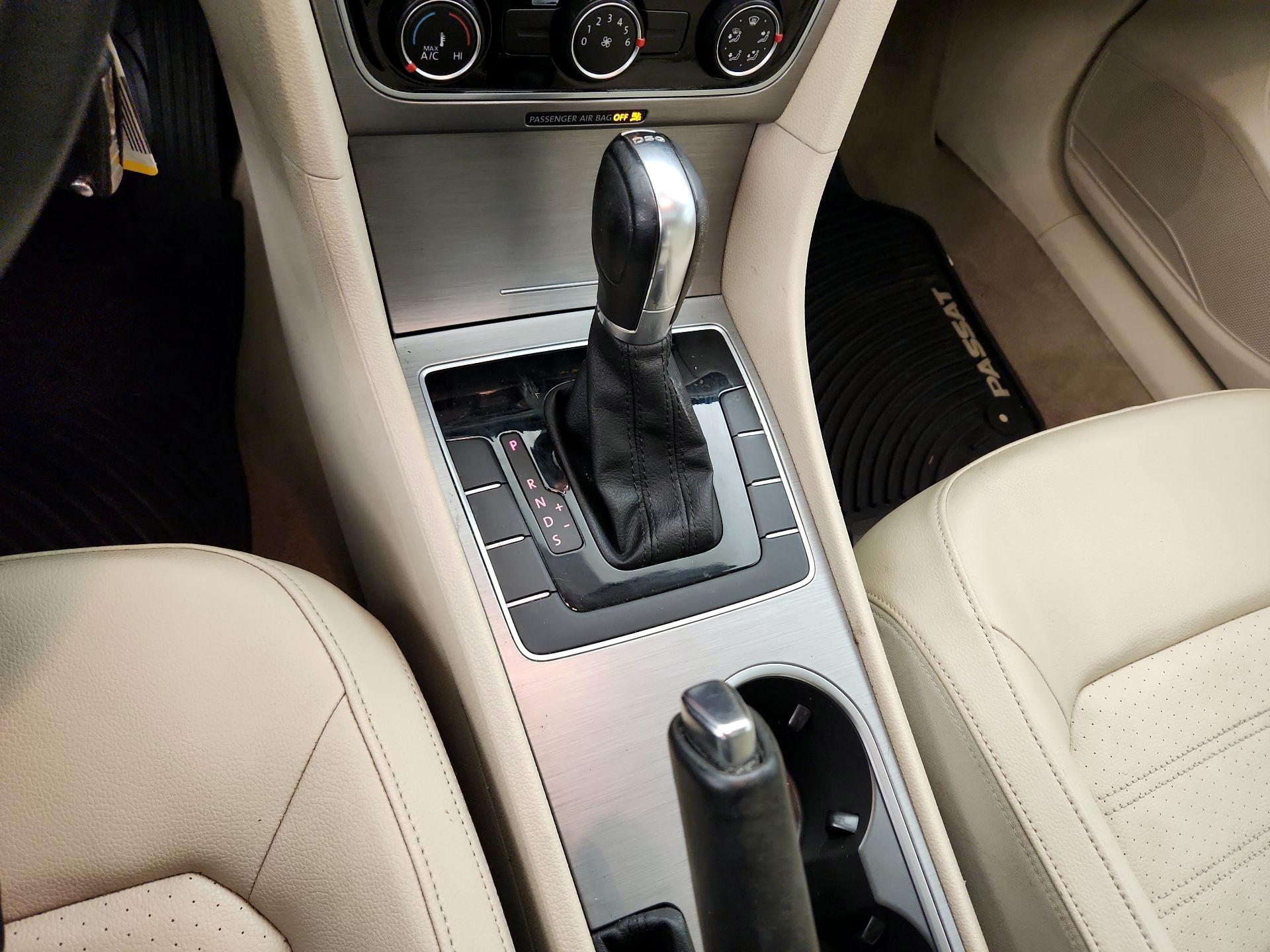 Thumbnail: 2014 Volkswagen Passat - 17