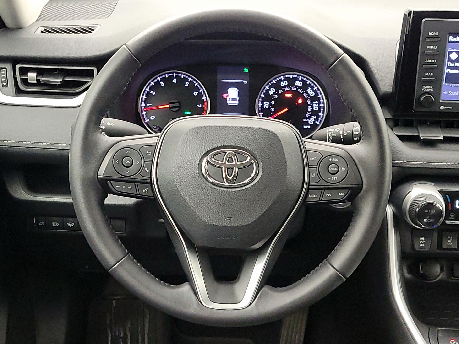 Thumbnail: 2022 Toyota RAV4 - 10