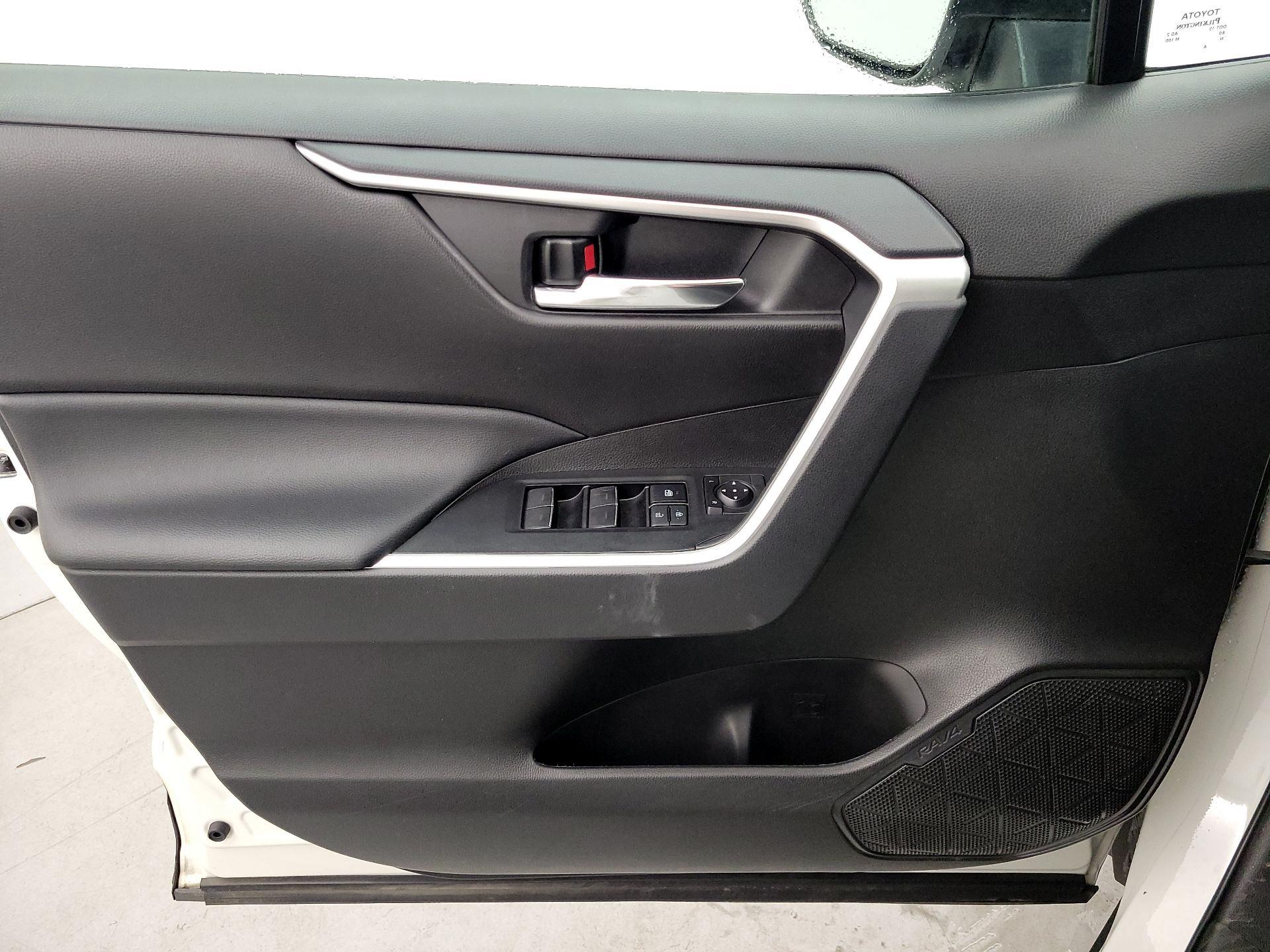 Thumbnail: 2022 Toyota RAV4 - 12